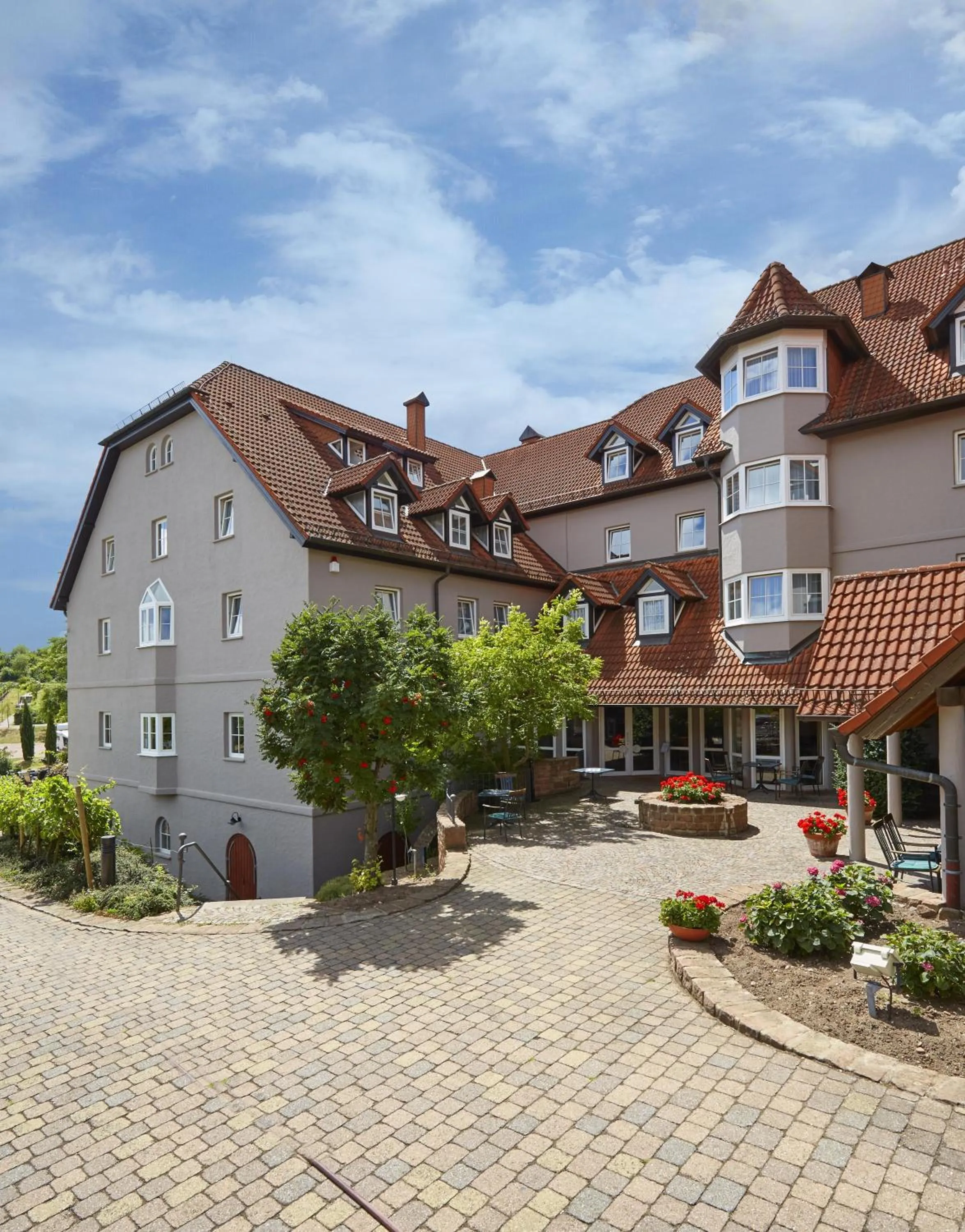 Facade/entrance in Consulat des Weins