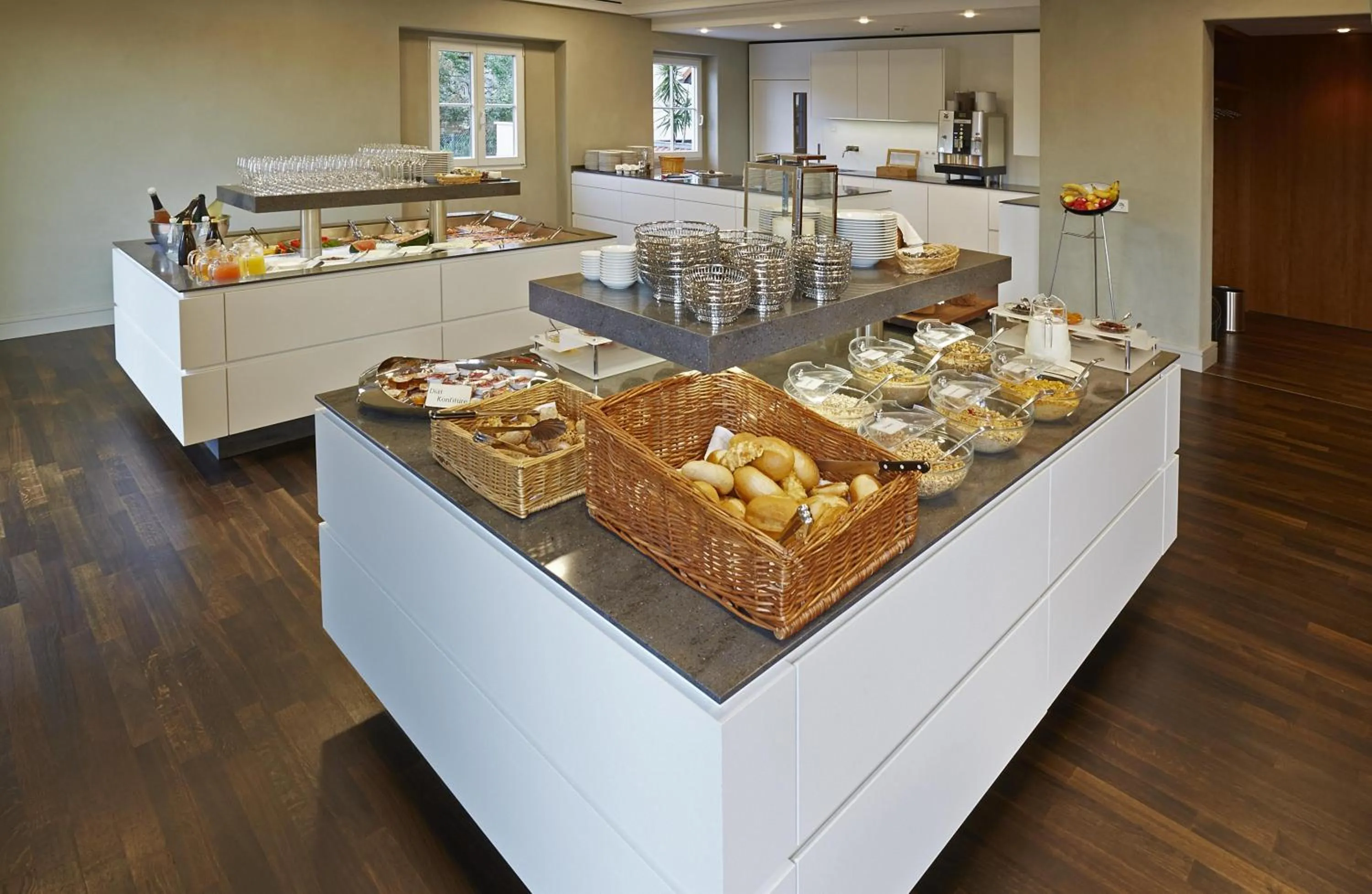 Buffet breakfast in Consulat des Weins