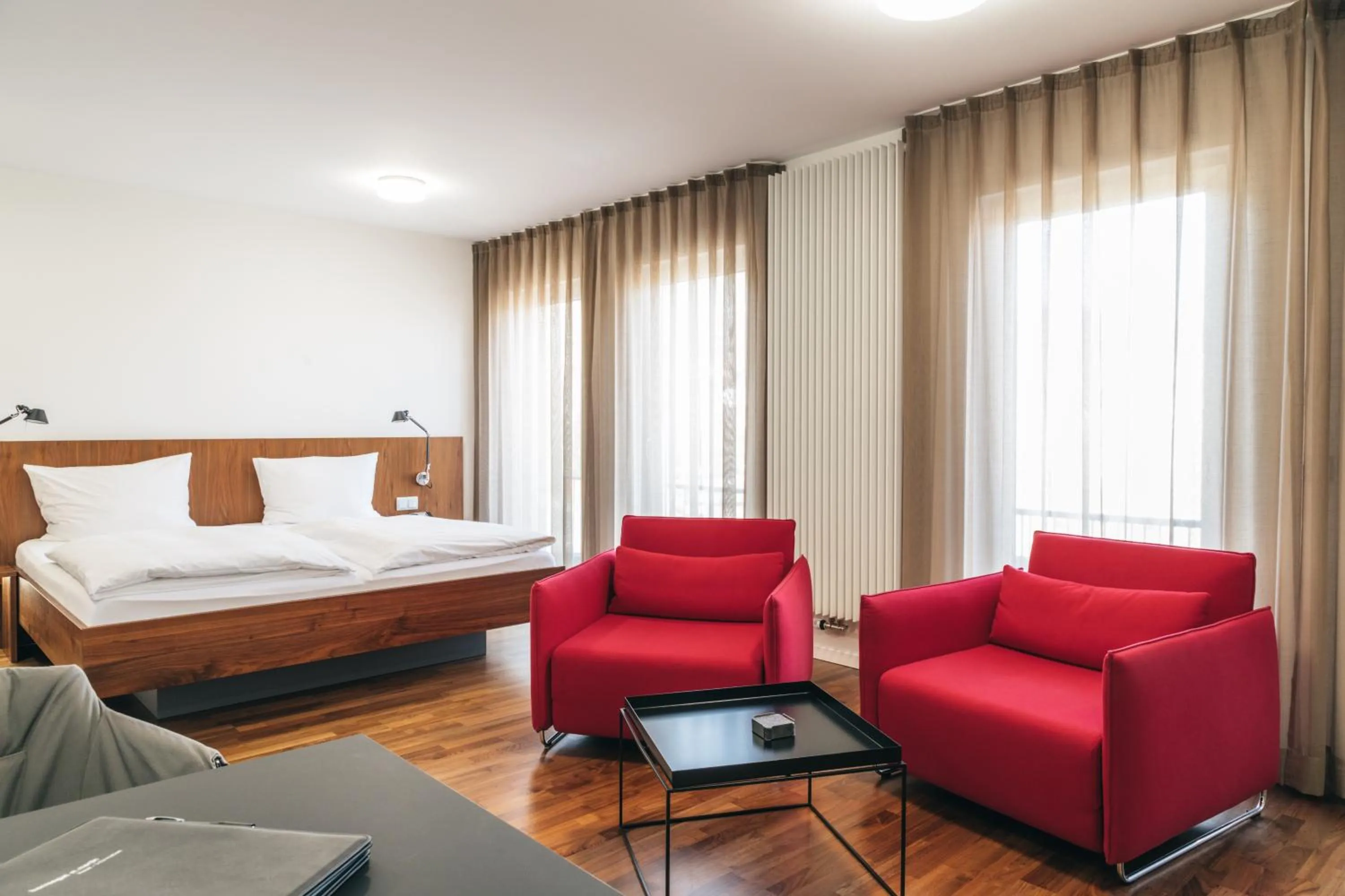 Photo of the whole room, Bed in Consulat des Weins