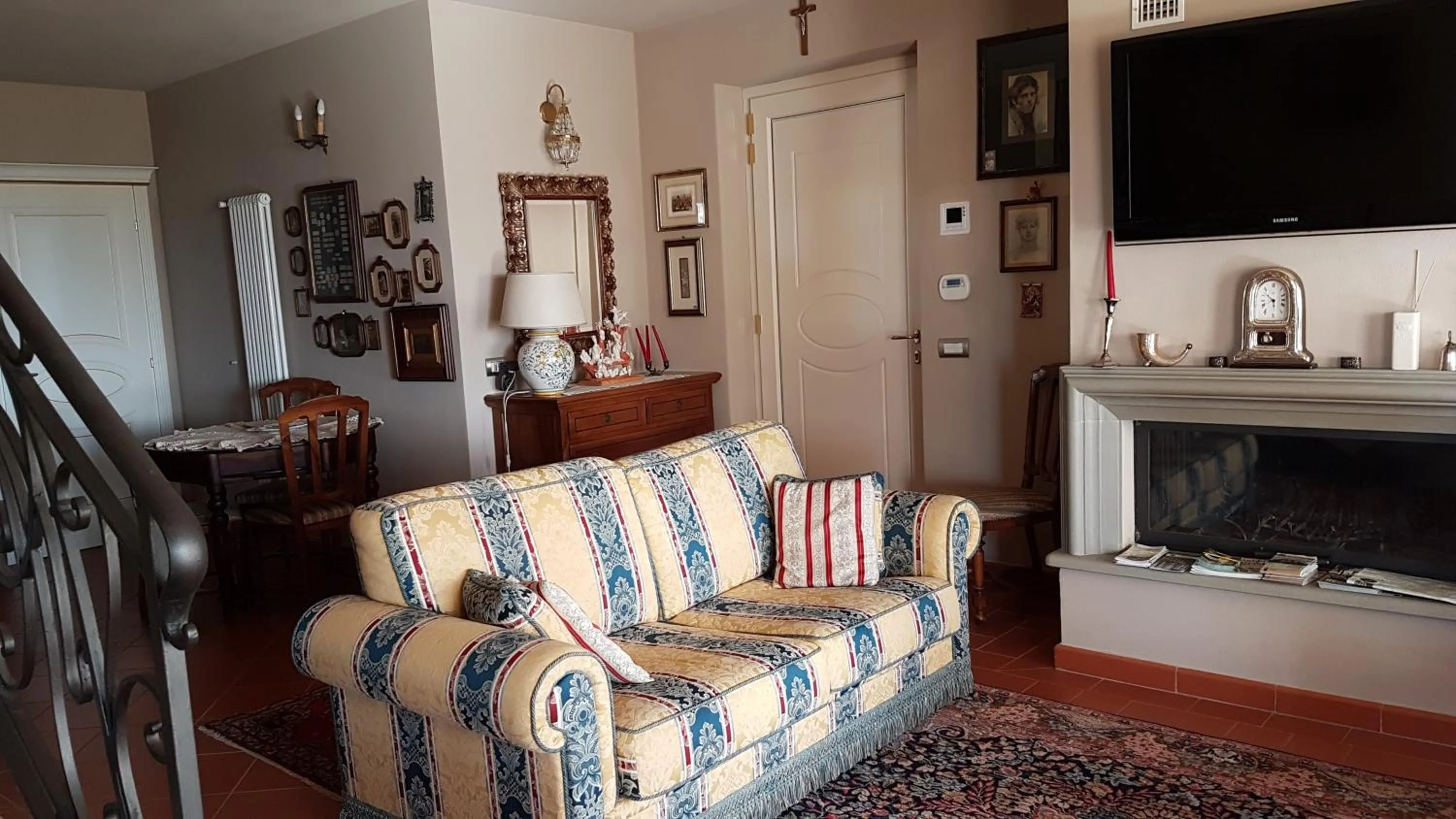 Communal lounge/ TV room in Villa Lucrezia