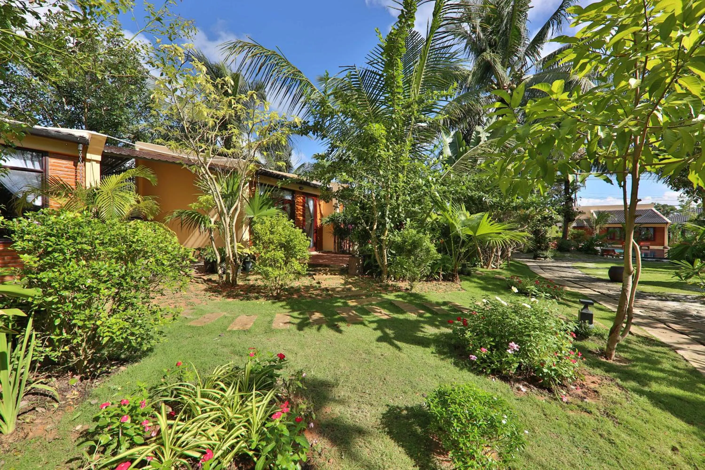 Inner courtyard view in La Paloma Resort