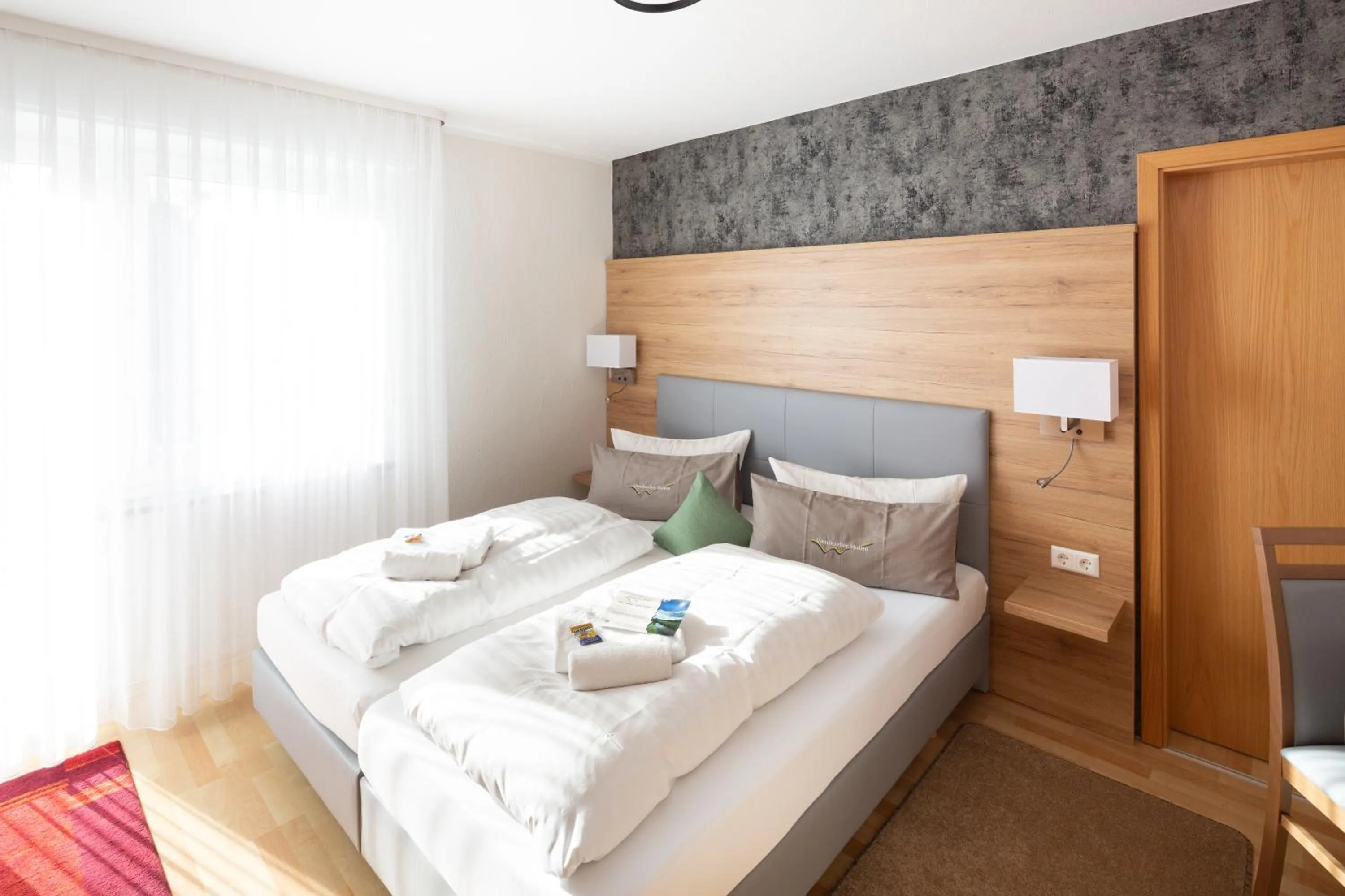 Photo of the whole room, Bed in "Wendezeller Stuben" Weymann Gastronomiebetriebs GmbH