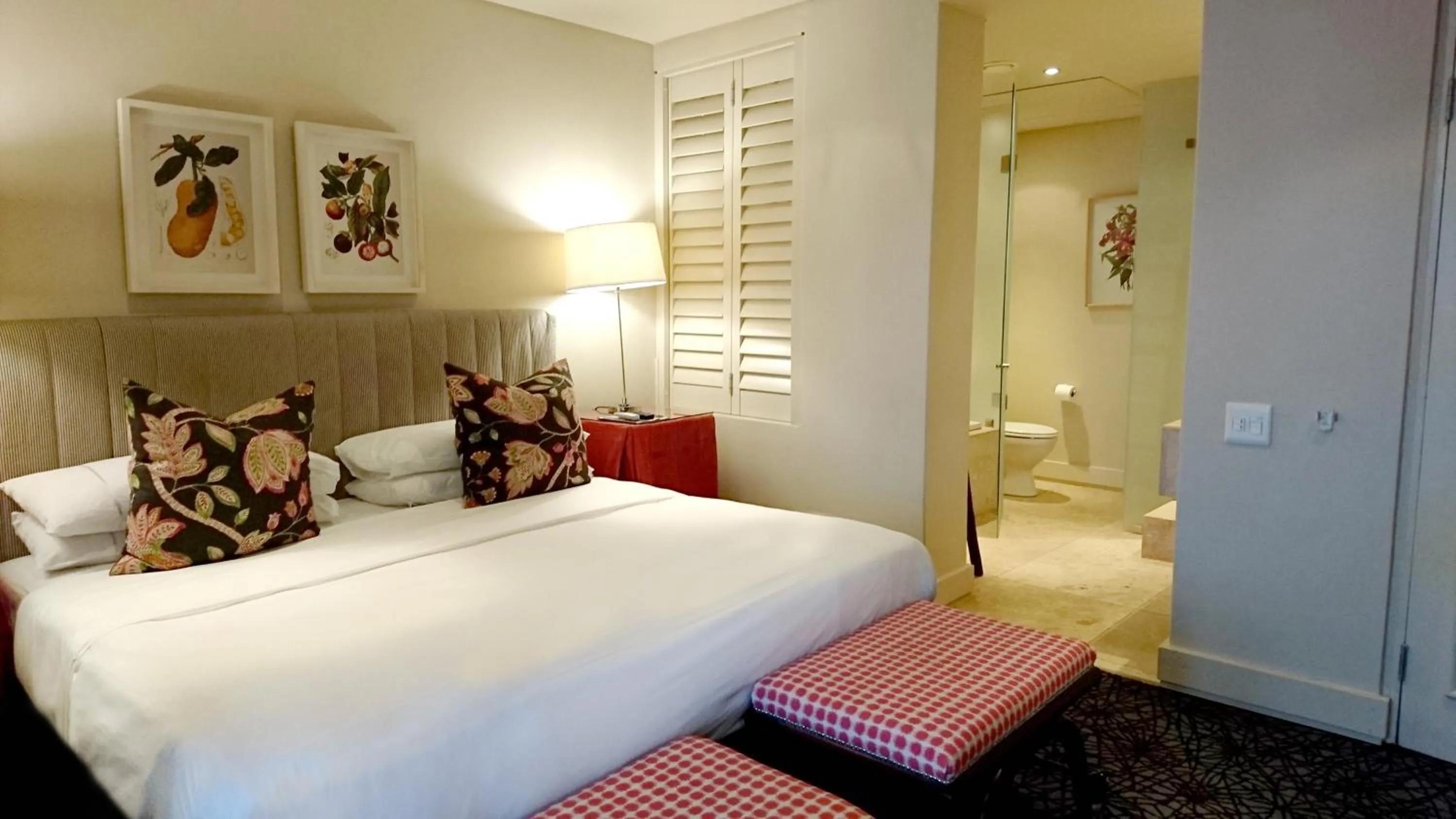 Bedroom, Bed in Royal Palm Hotel