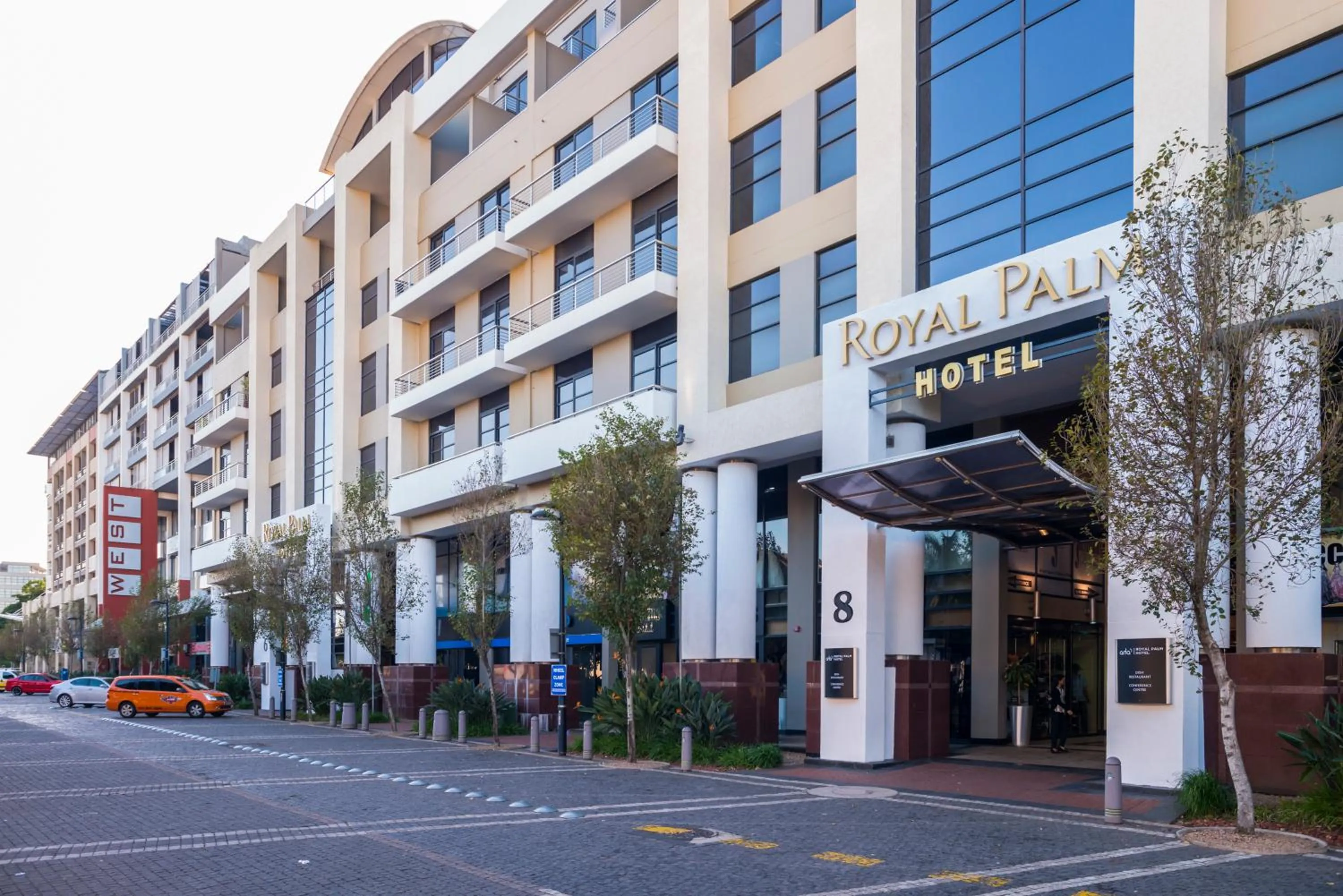 Facade/entrance in Royal Palm Hotel