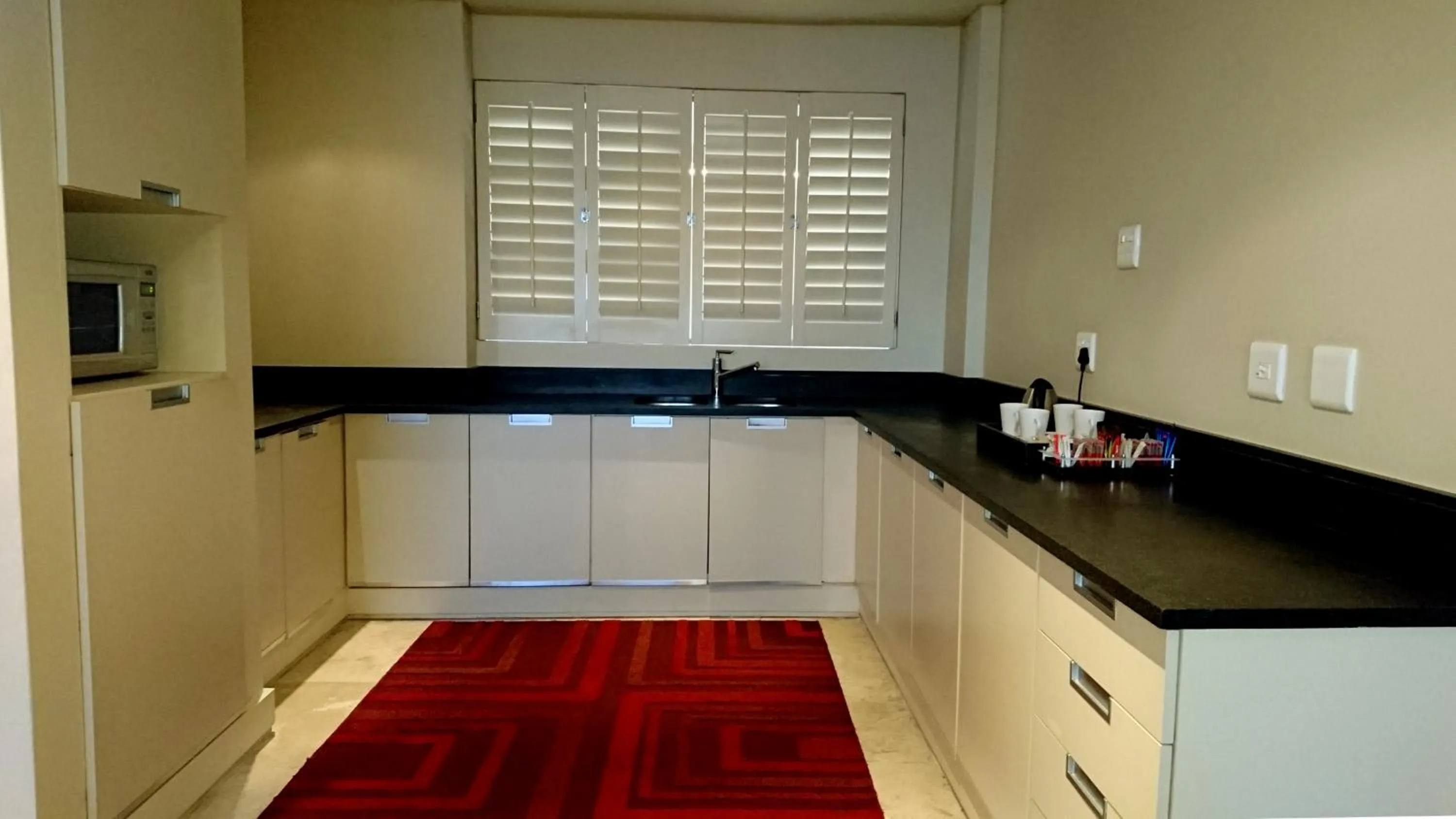 Kitchen or kitchenette in Royal Palm Hotel