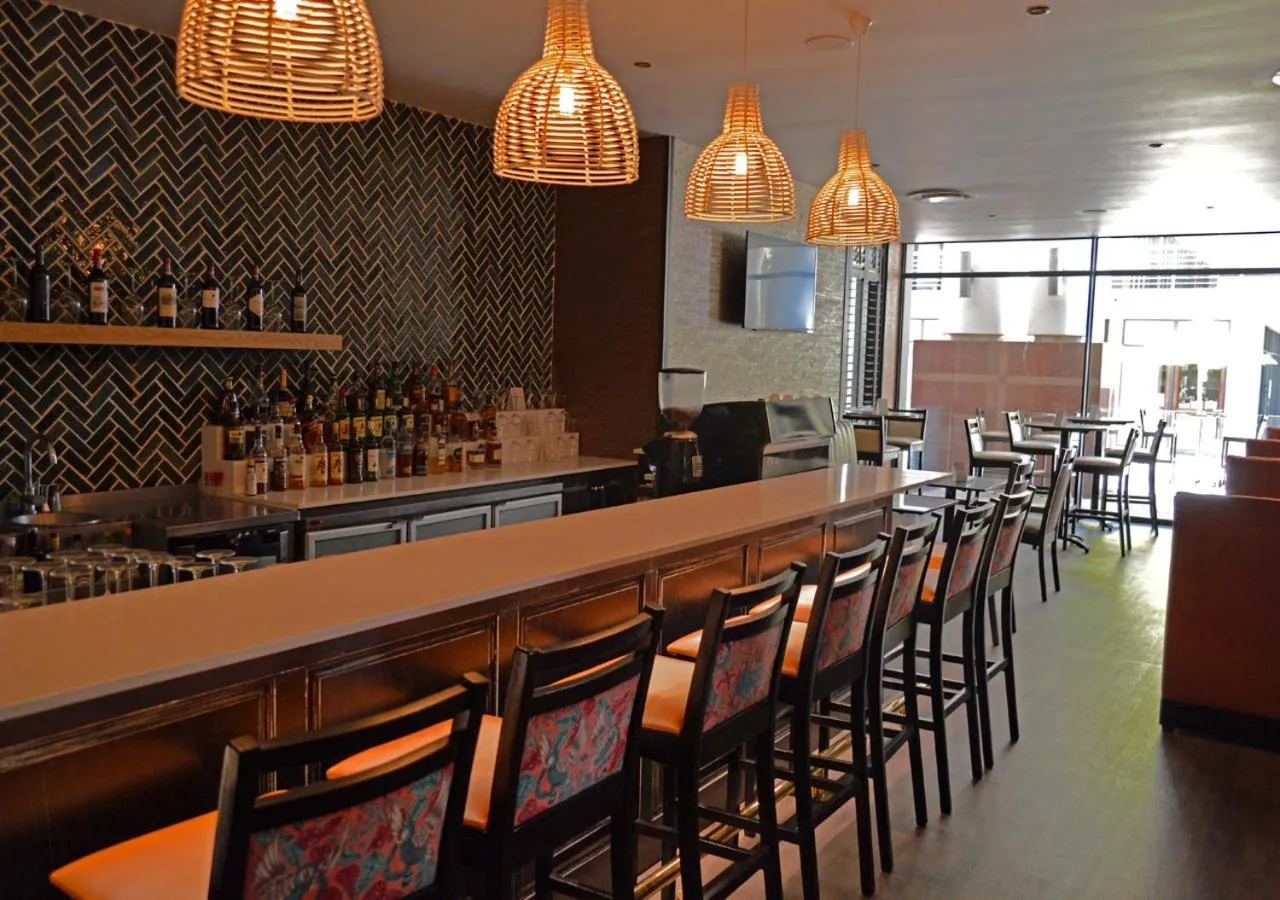 Restaurant/places to eat in Royal Palm Hotel