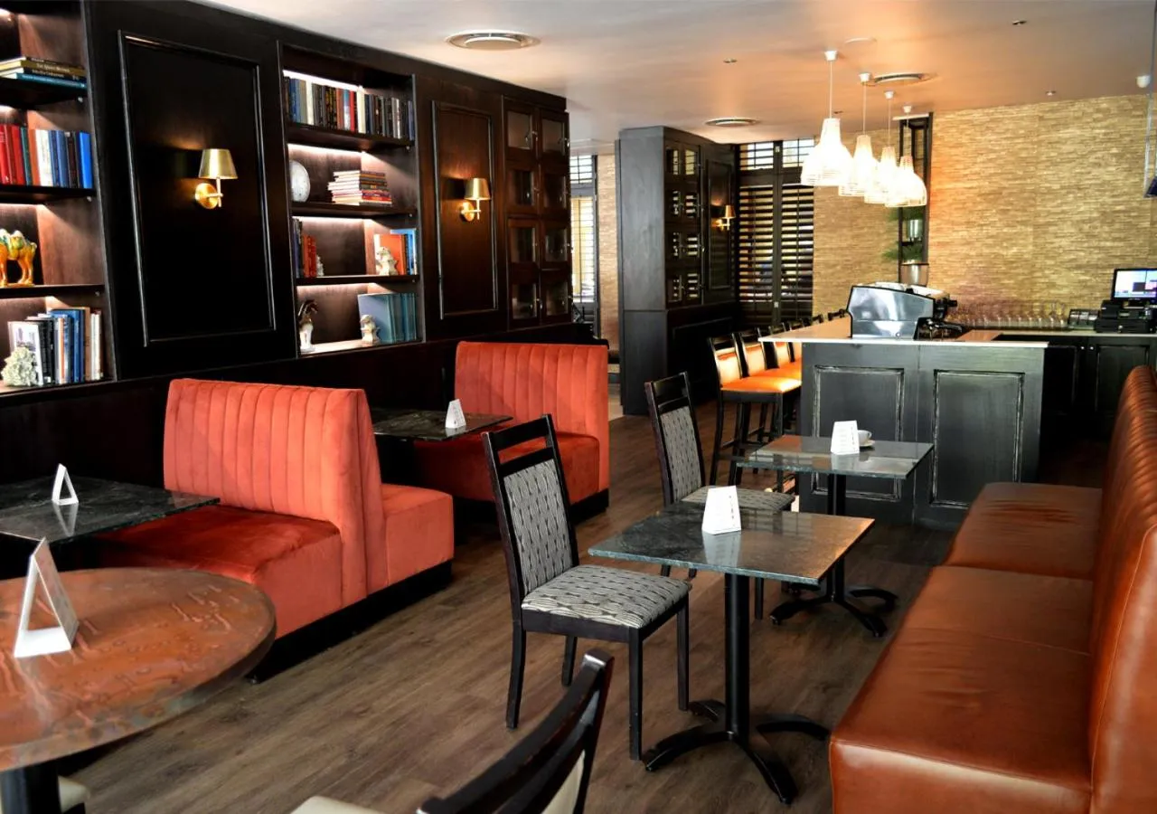 Restaurant/places to eat in Royal Palm Hotel