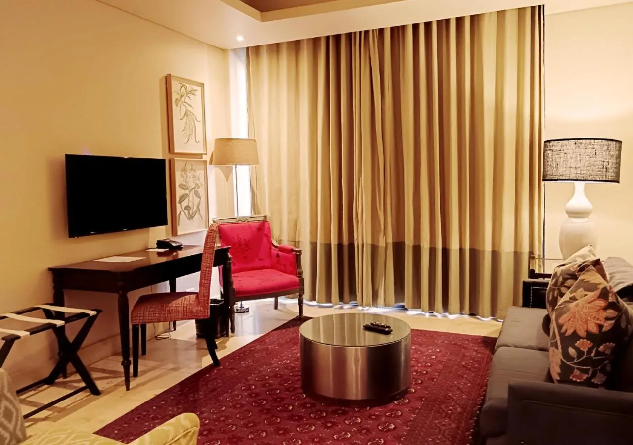 Lounge or bar in Royal Palm Hotel