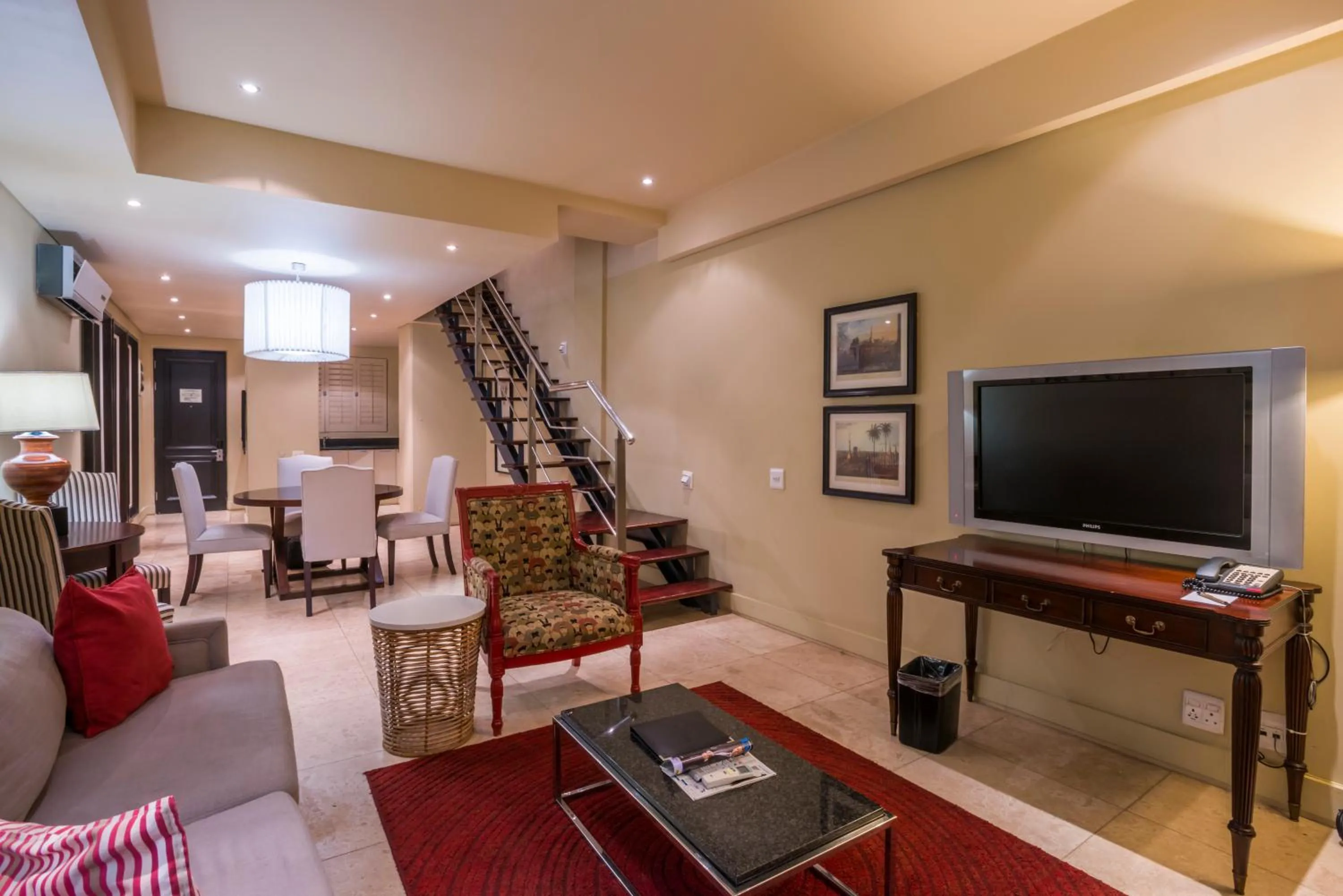 Lounge or bar in Royal Palm Hotel