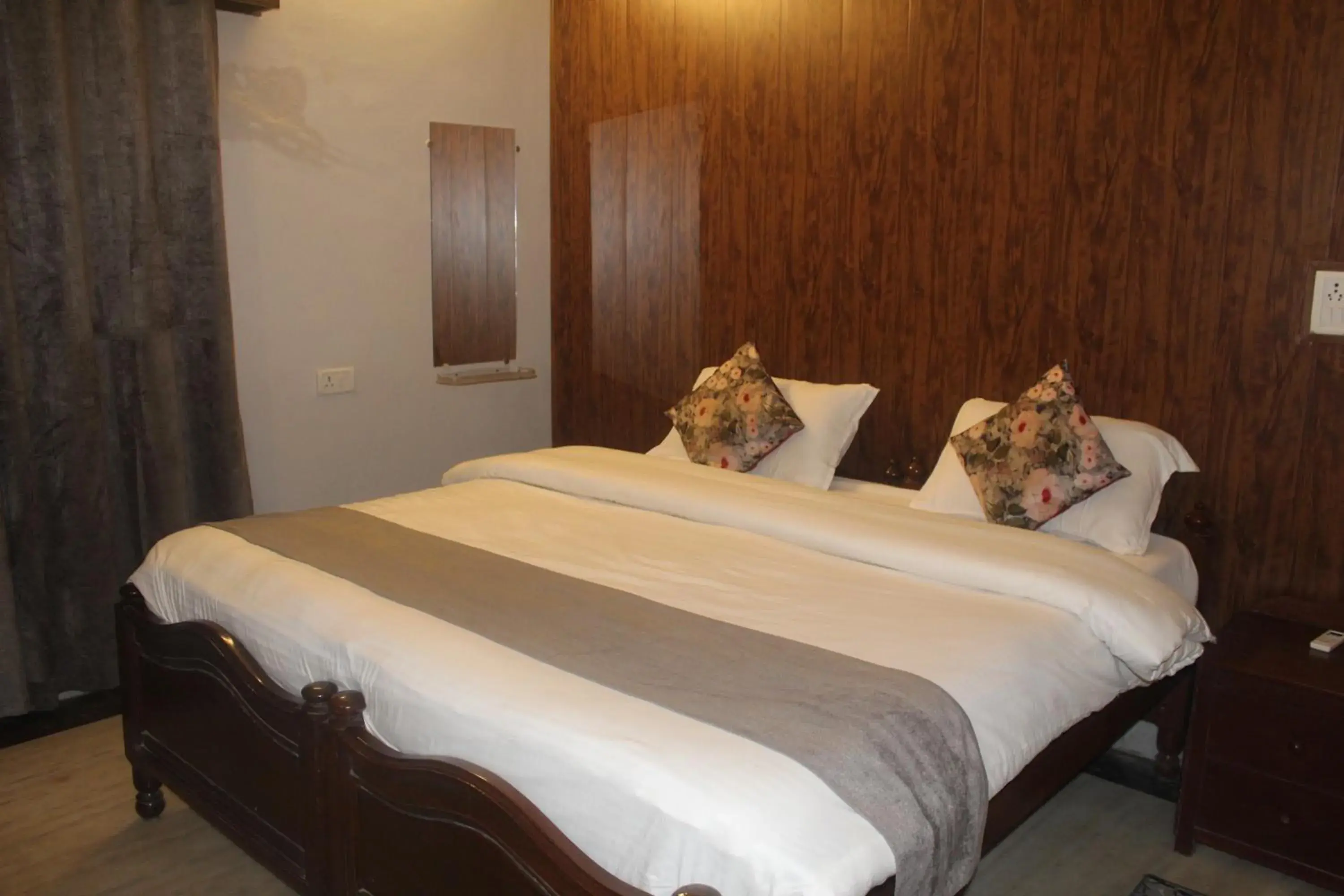 Deluxe Double Room - single occupancy in Royal Jungle Kothi Deluxe Double Room - single occupancy in Royal Jungle Kothi