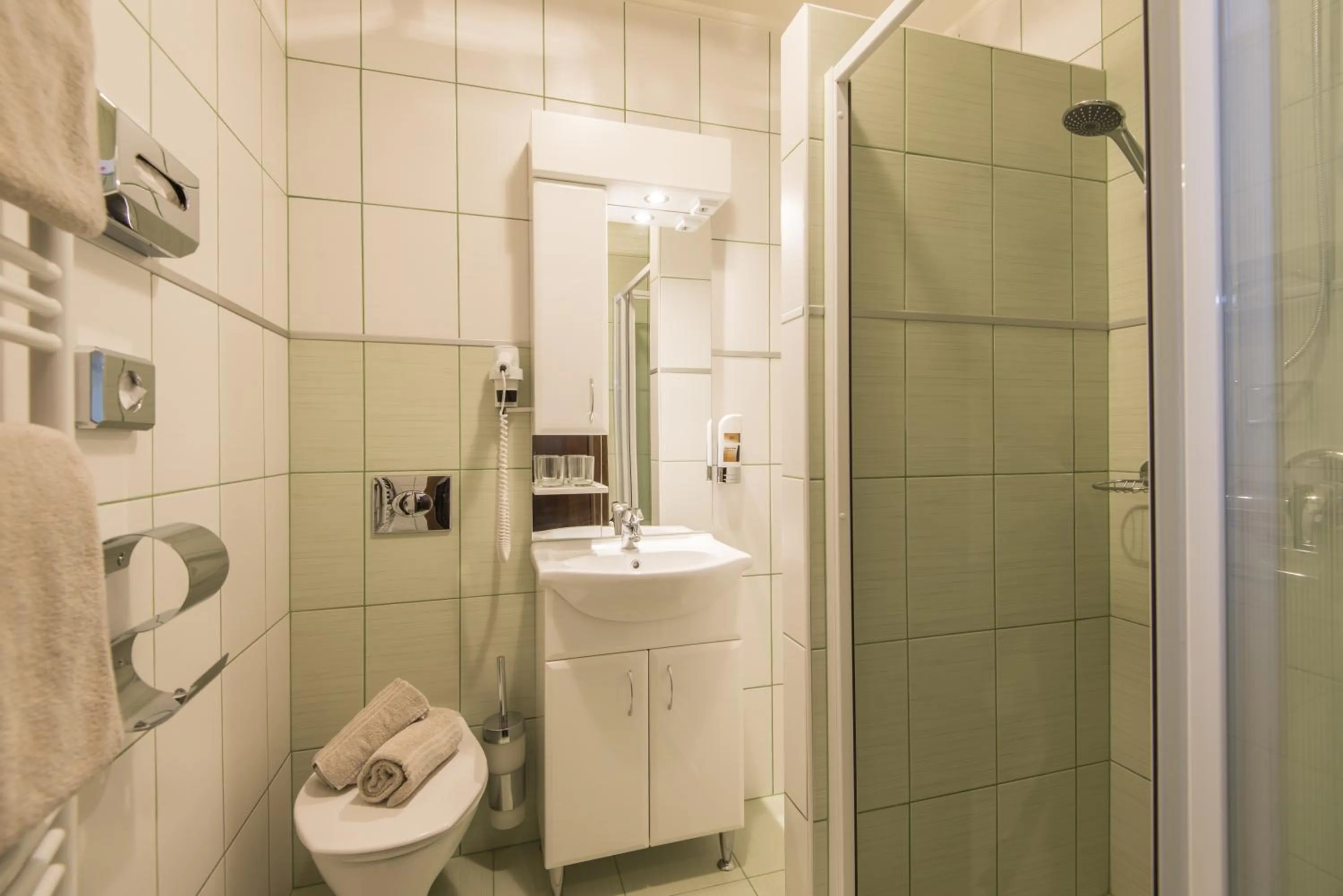 Shower in smartHOTEL