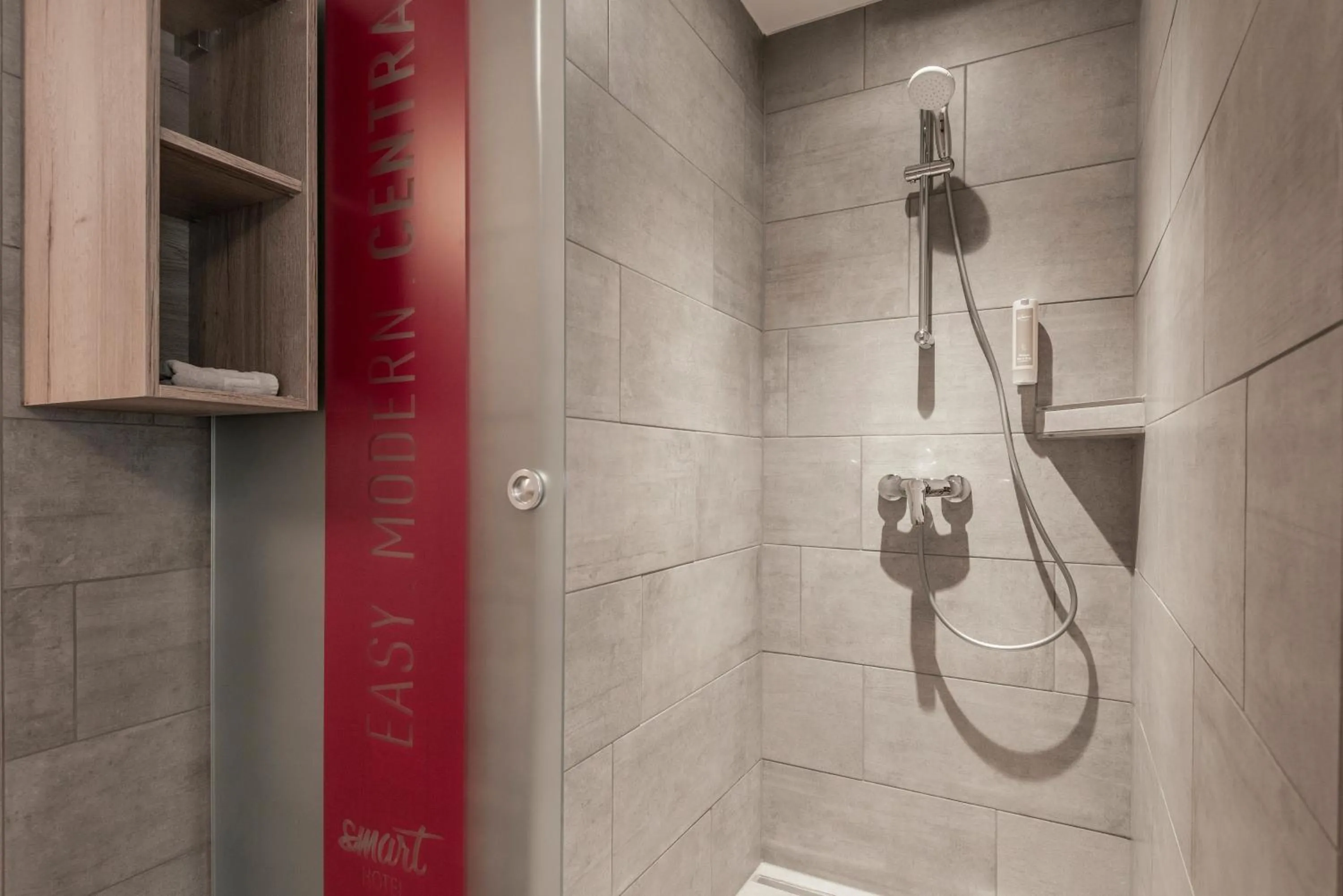 Shower in smartHOTEL