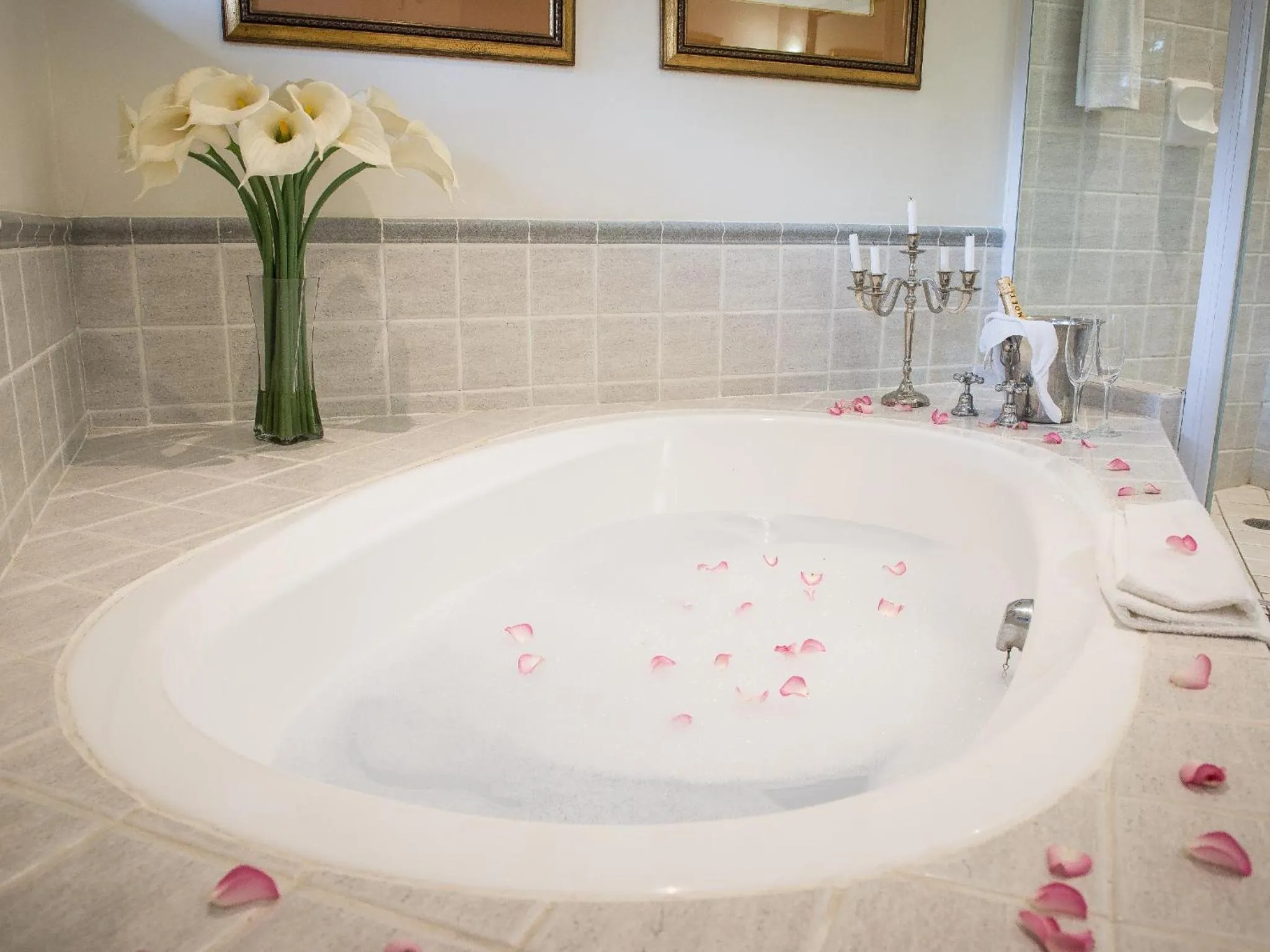 Bathroom in Selborne Golf Estate, Hotel & Spa