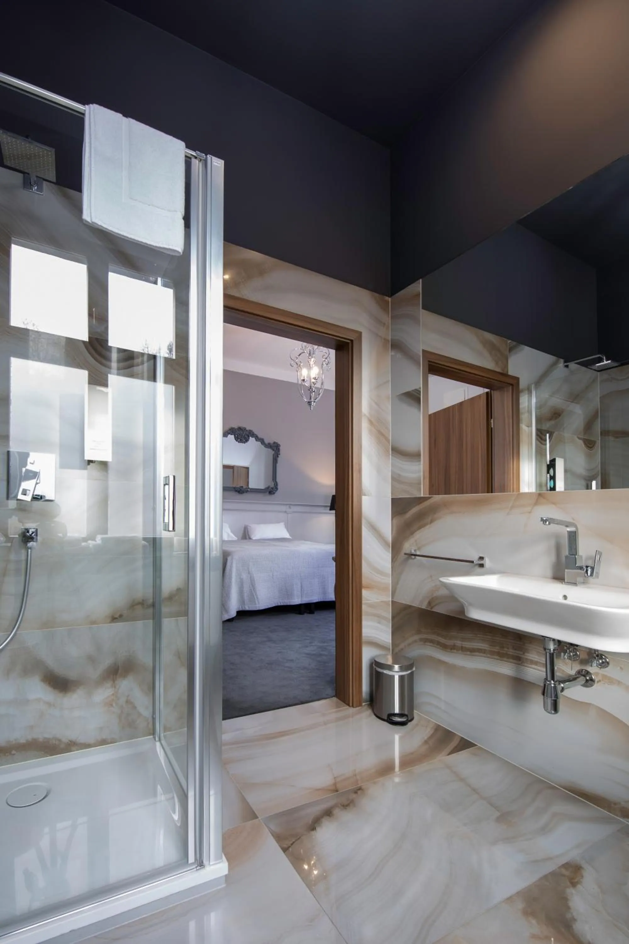 Bathroom, Bed in Hotel Retro B.A. Zientarski