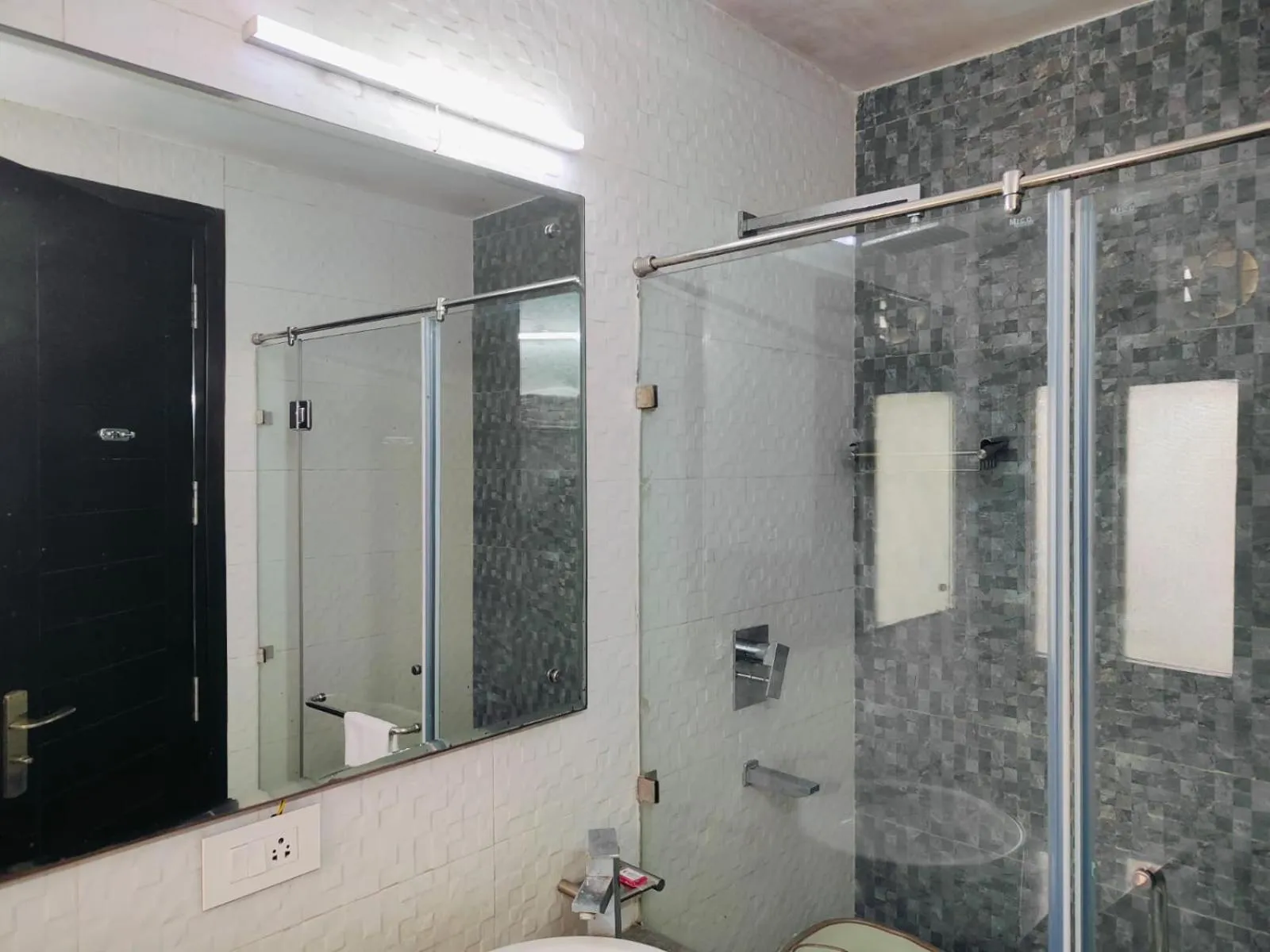 Bathroom in Gazebo Inn & Suites Medanta