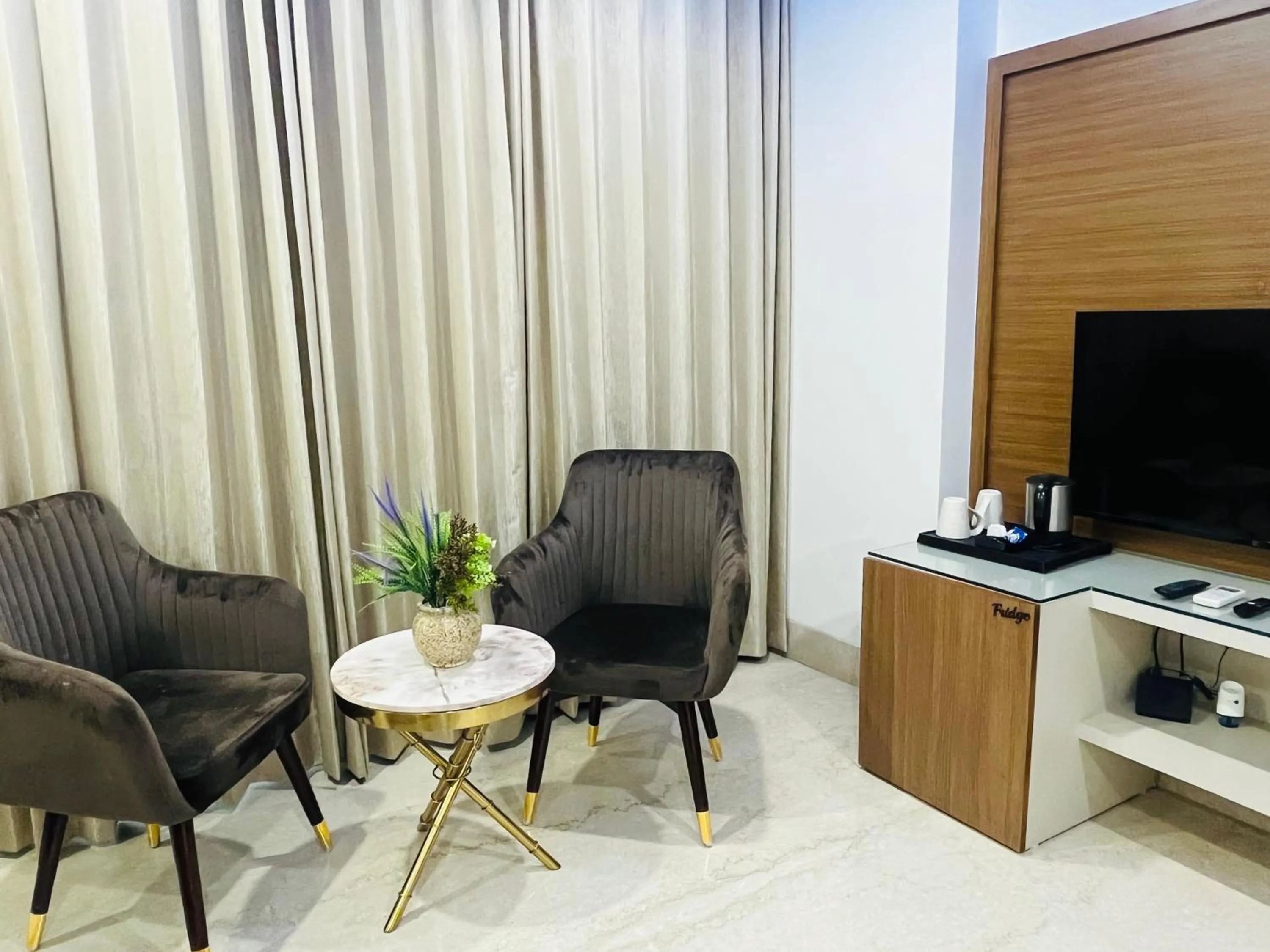 Bedroom in Gazebo Inn & Suites Medanta