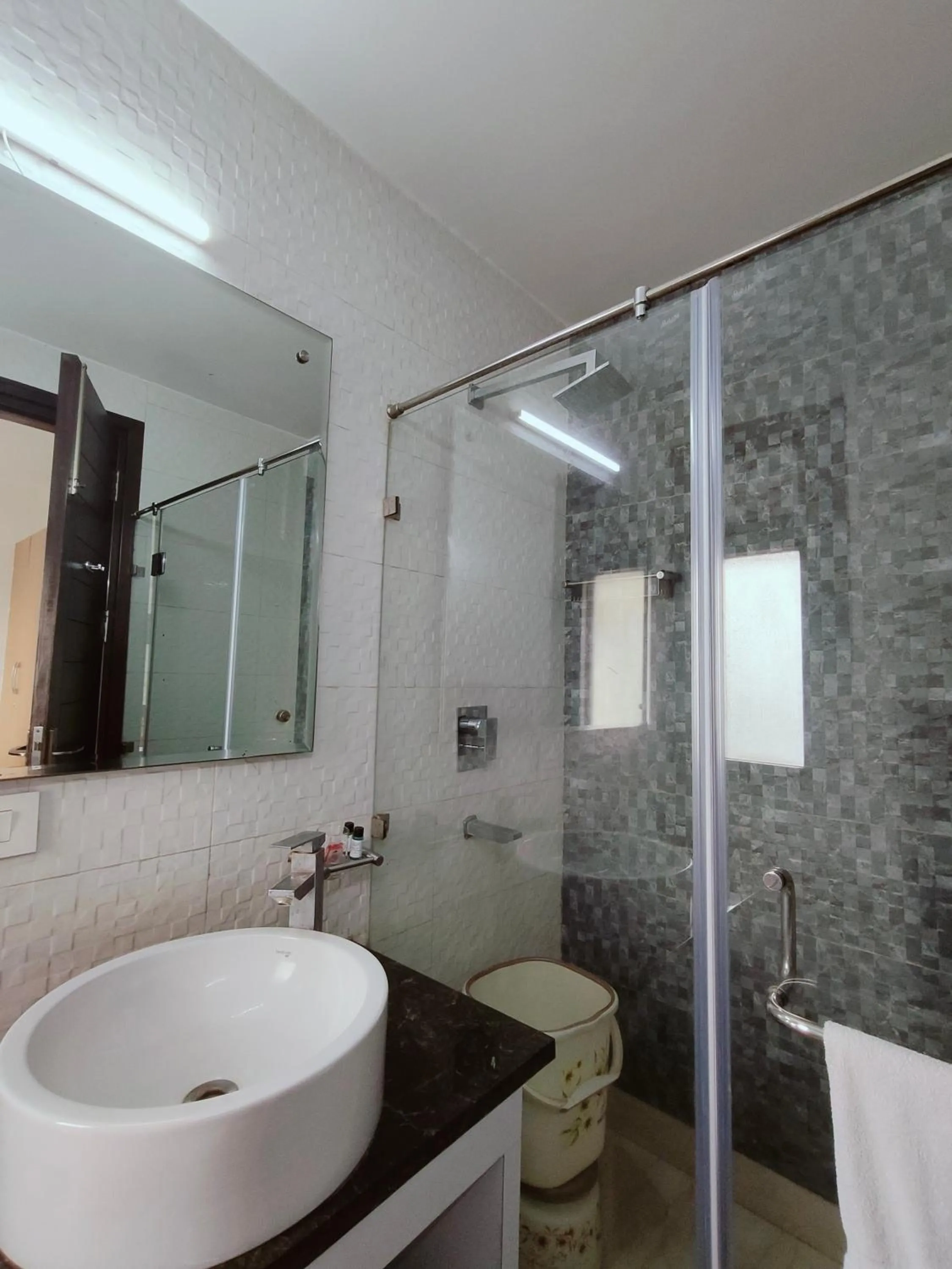 Bathroom in Gazebo Inn & Suites Medanta