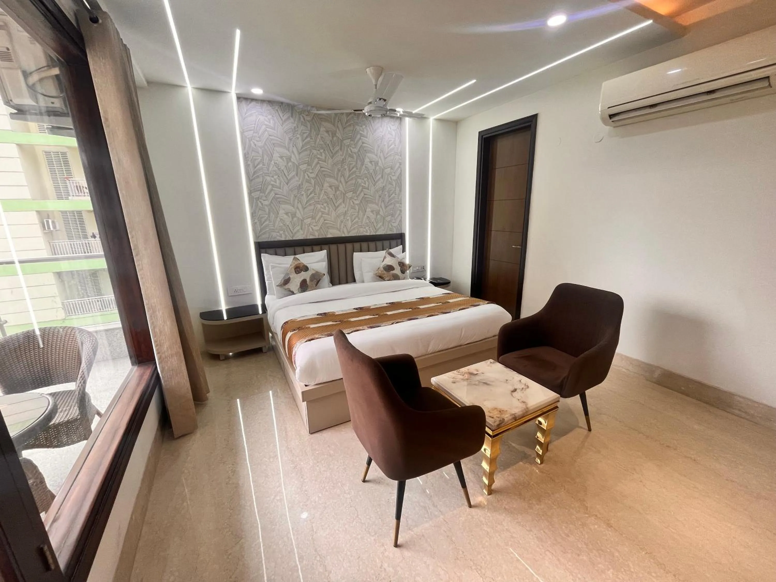 Bedroom, Bed in Gazebo Inn & Suites Medanta