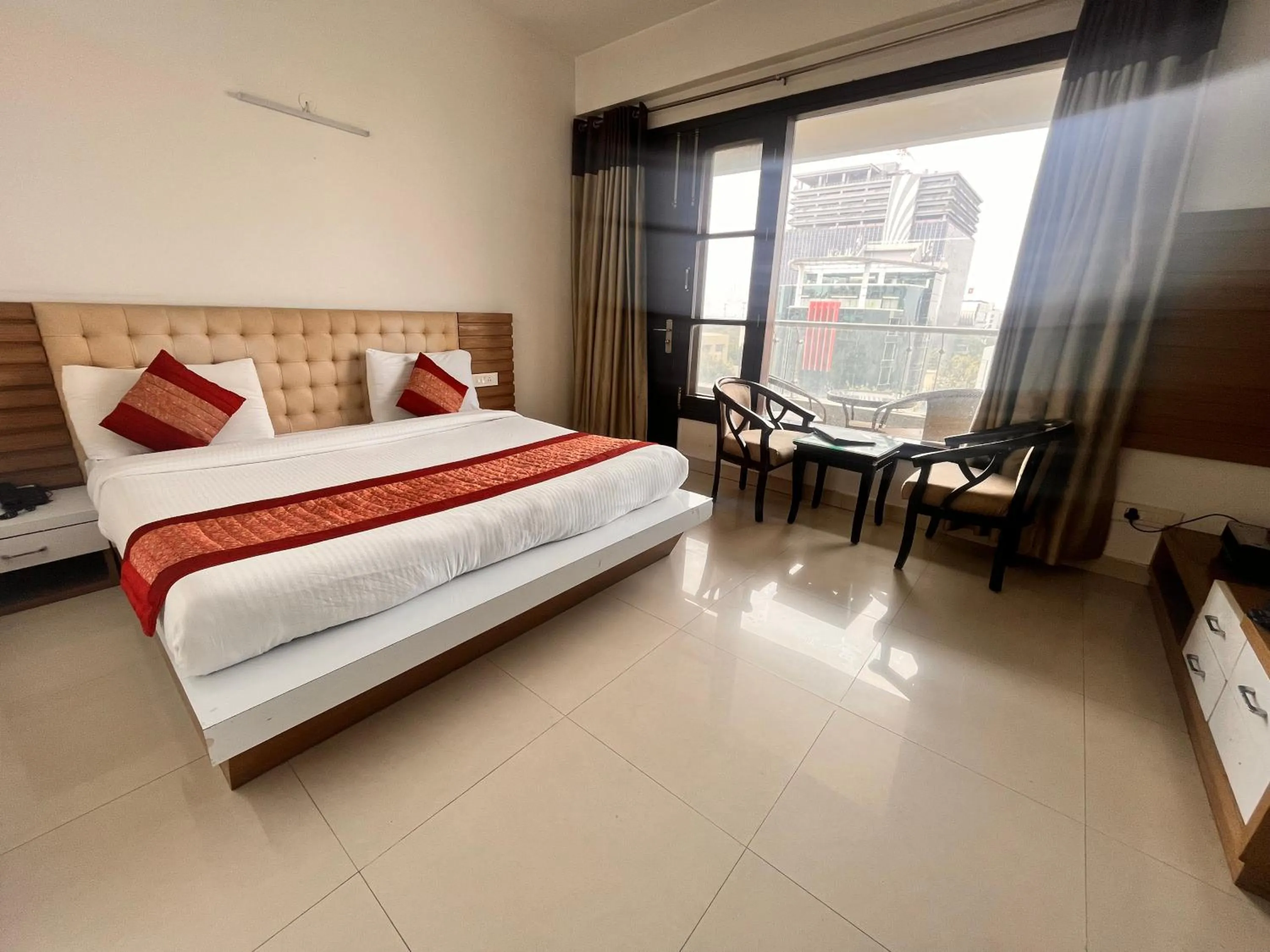 Bedroom, Bed in Gazebo Inn & Suites Medanta