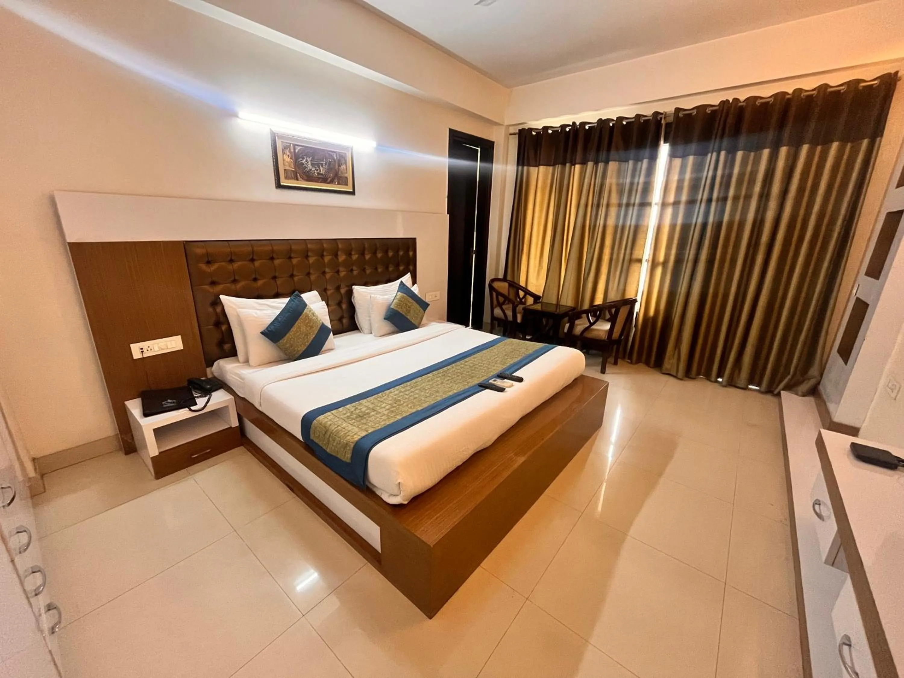 Bedroom, Bed in Gazebo Inn & Suites Medanta