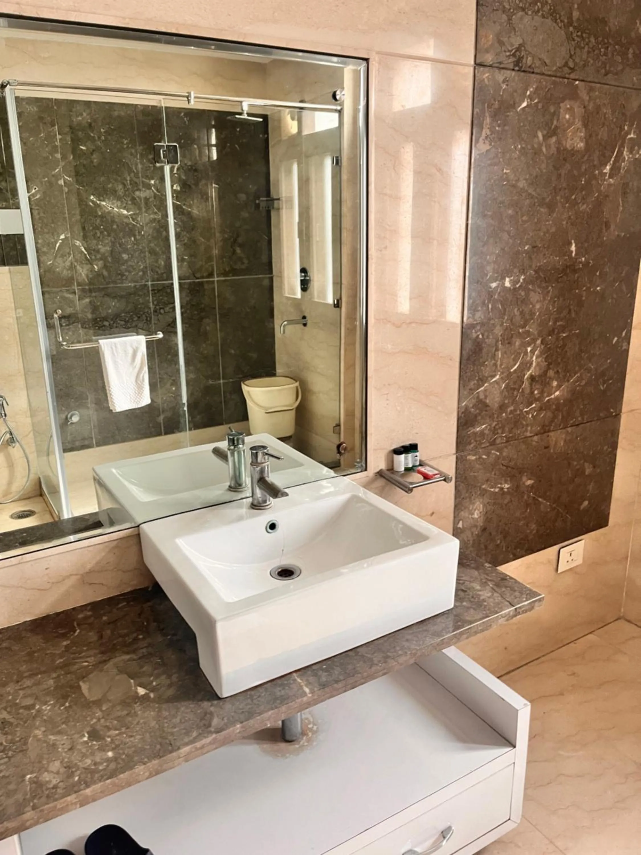 Bathroom in Gazebo Inn & Suites Medanta