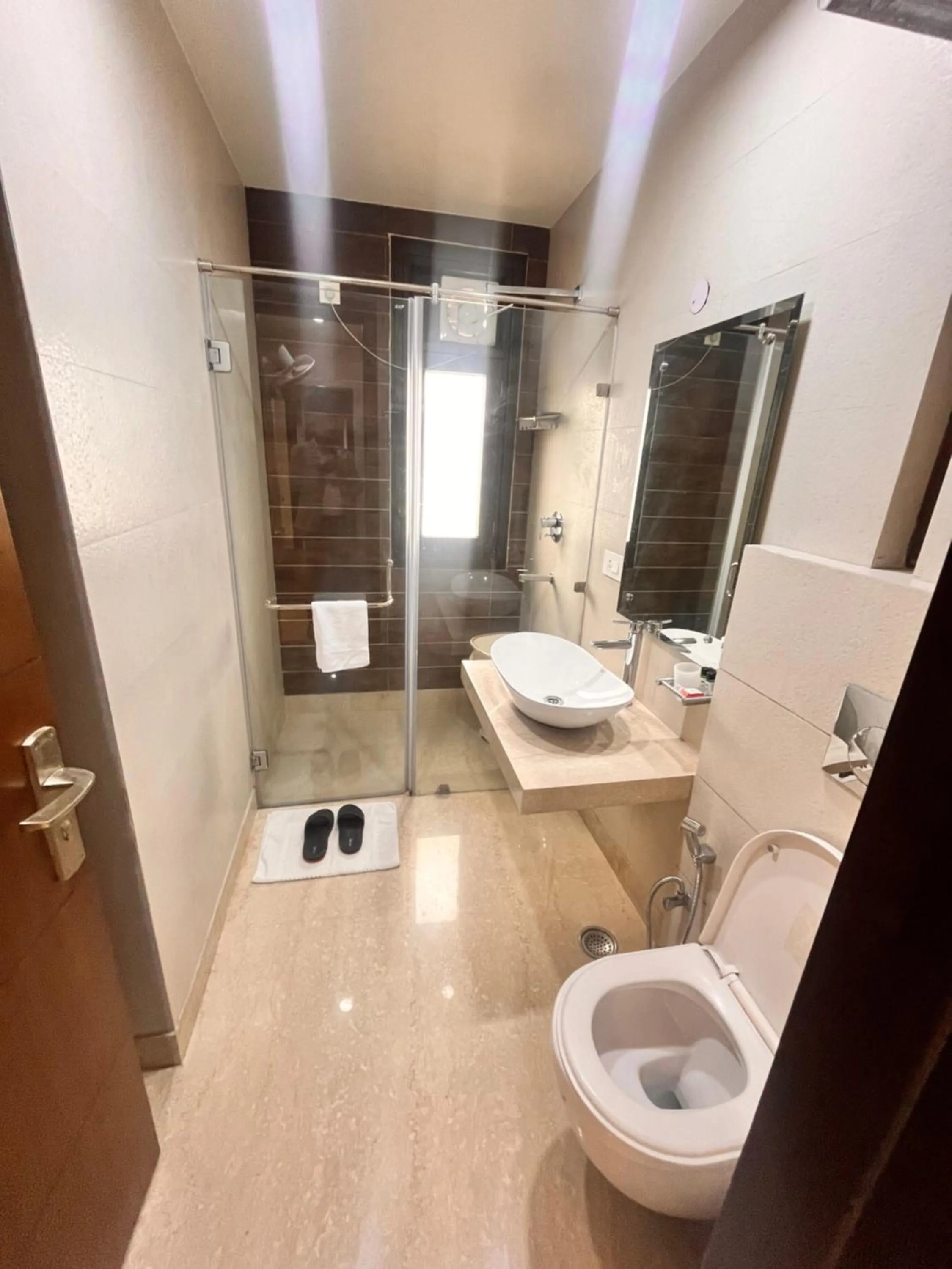 Toilet in Gazebo Inn & Suites Medanta