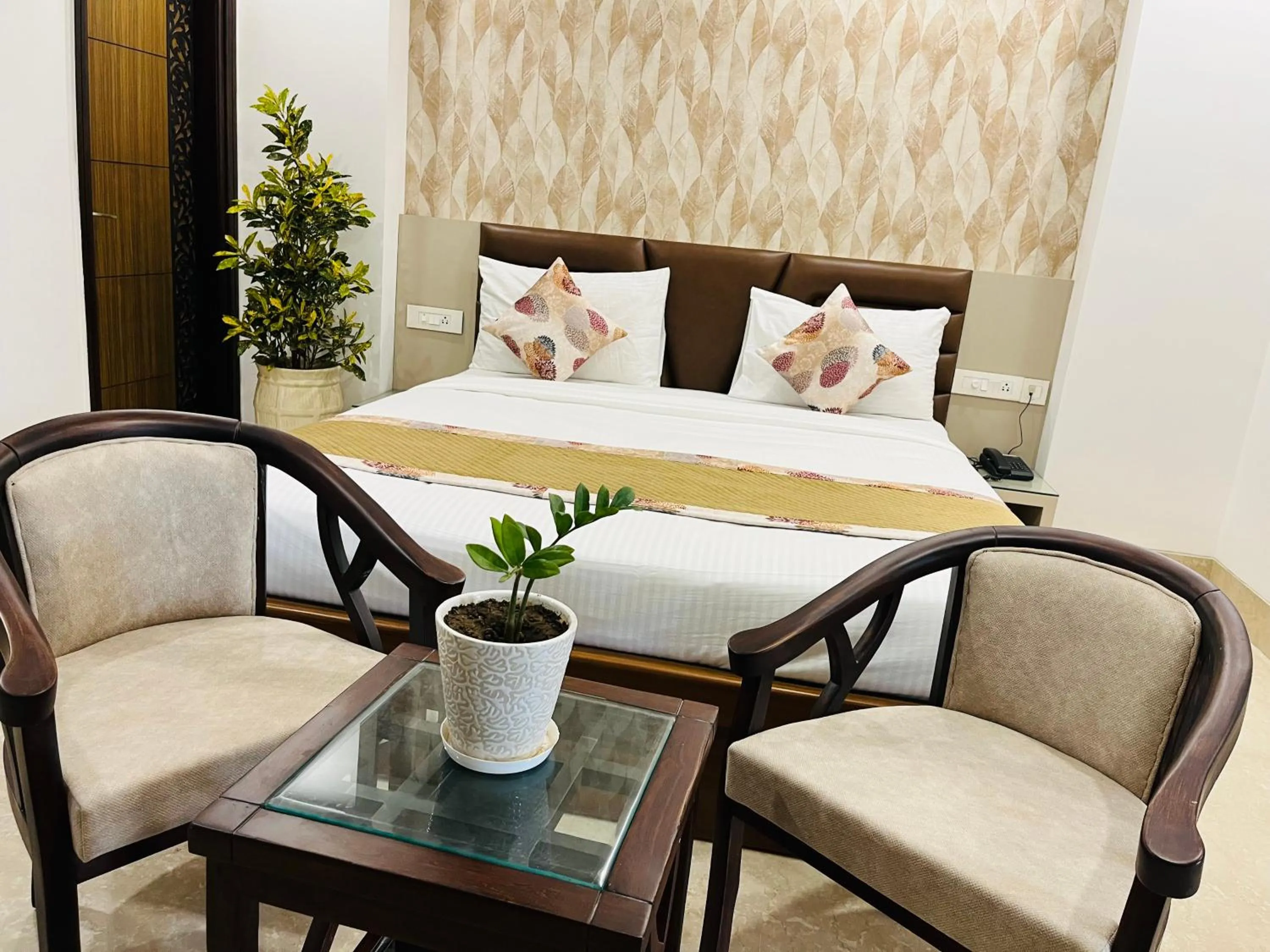 Bedroom, Bed in Gazebo Inn & Suites Medanta