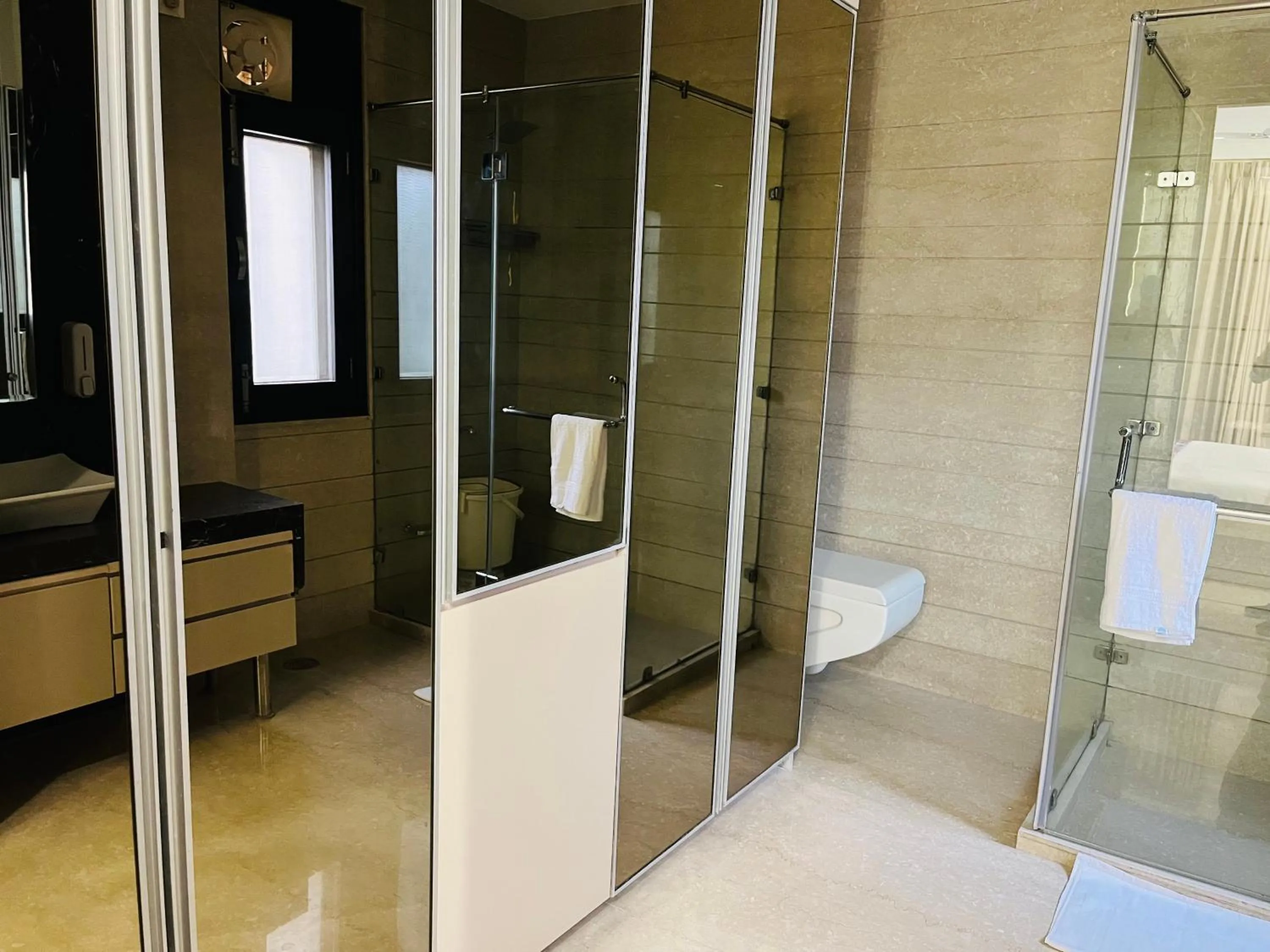 Bathroom in Gazebo Inn & Suites Medanta