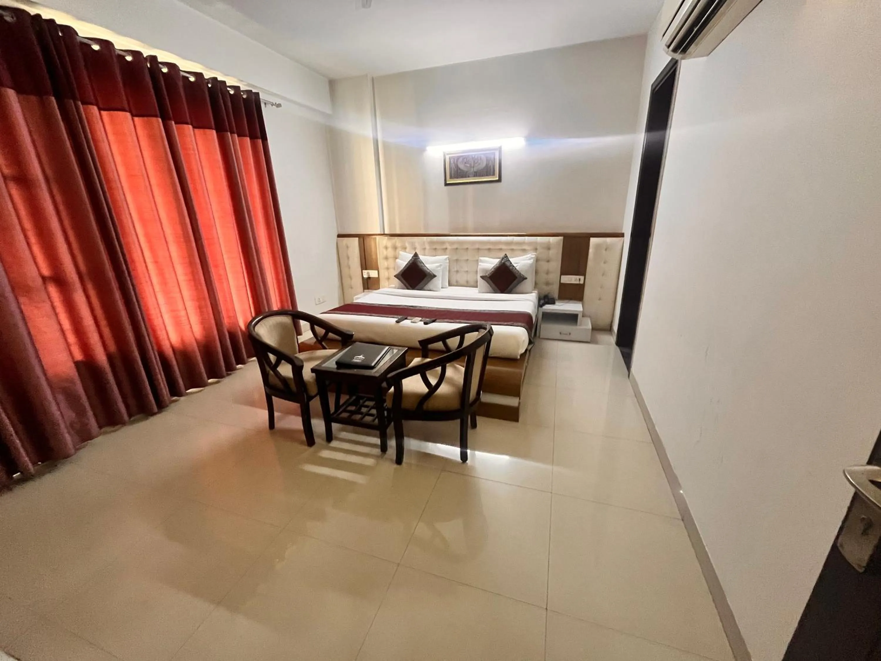 Bedroom, Bed in Gazebo Inn & Suites Medanta