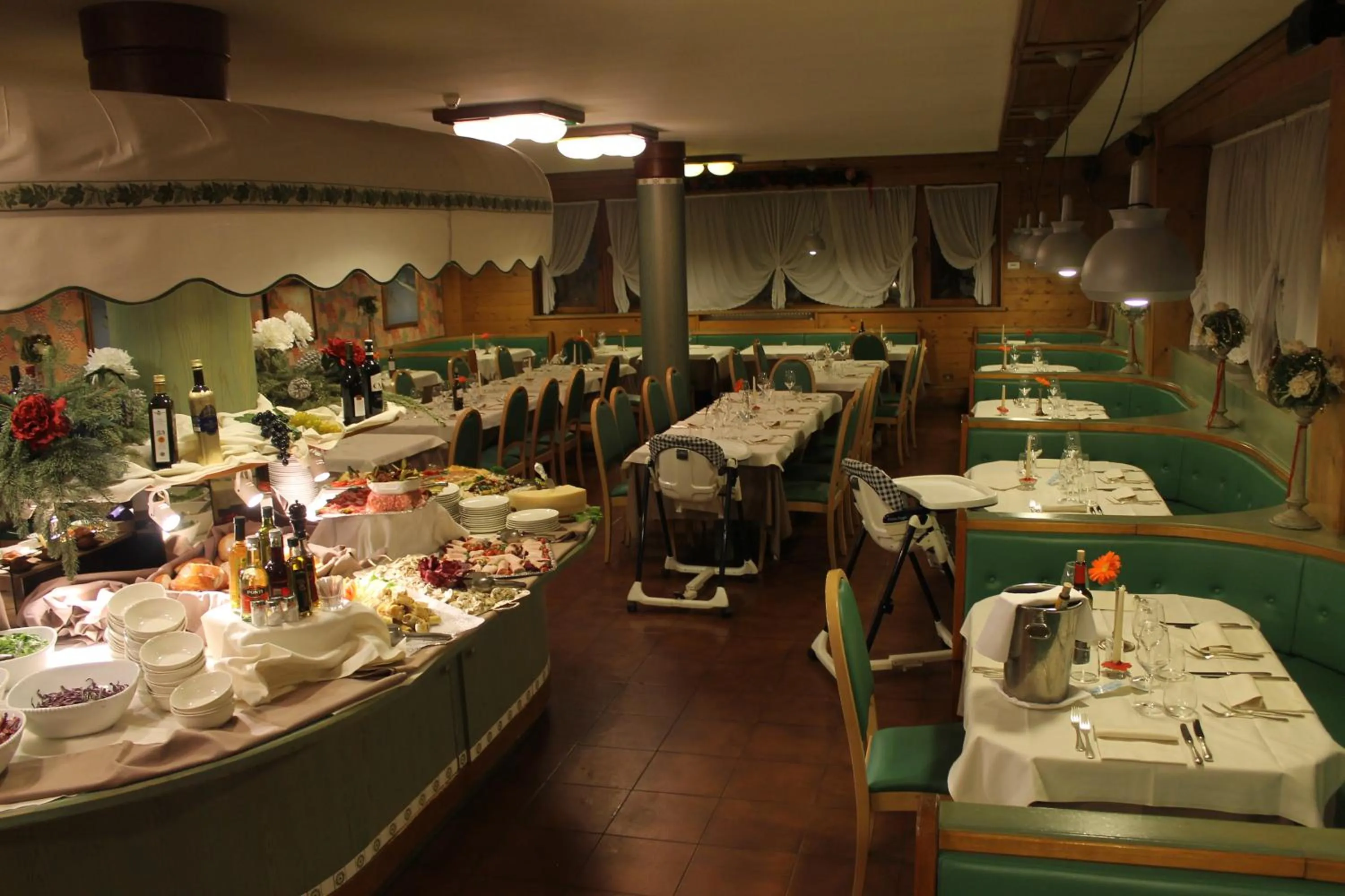 Restaurant/places to eat in Hotel Majoni