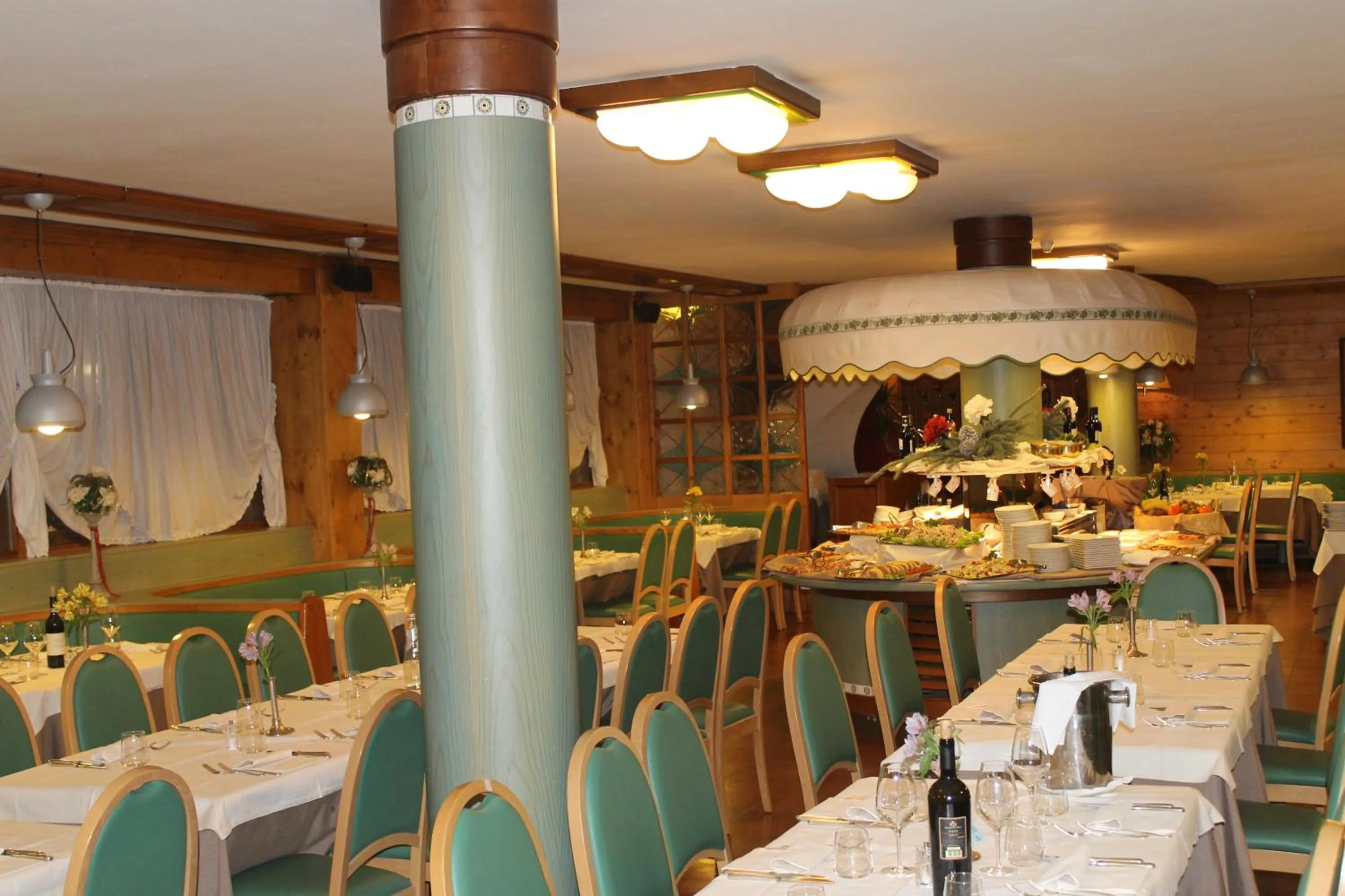 Restaurant/places to eat in Hotel Majoni