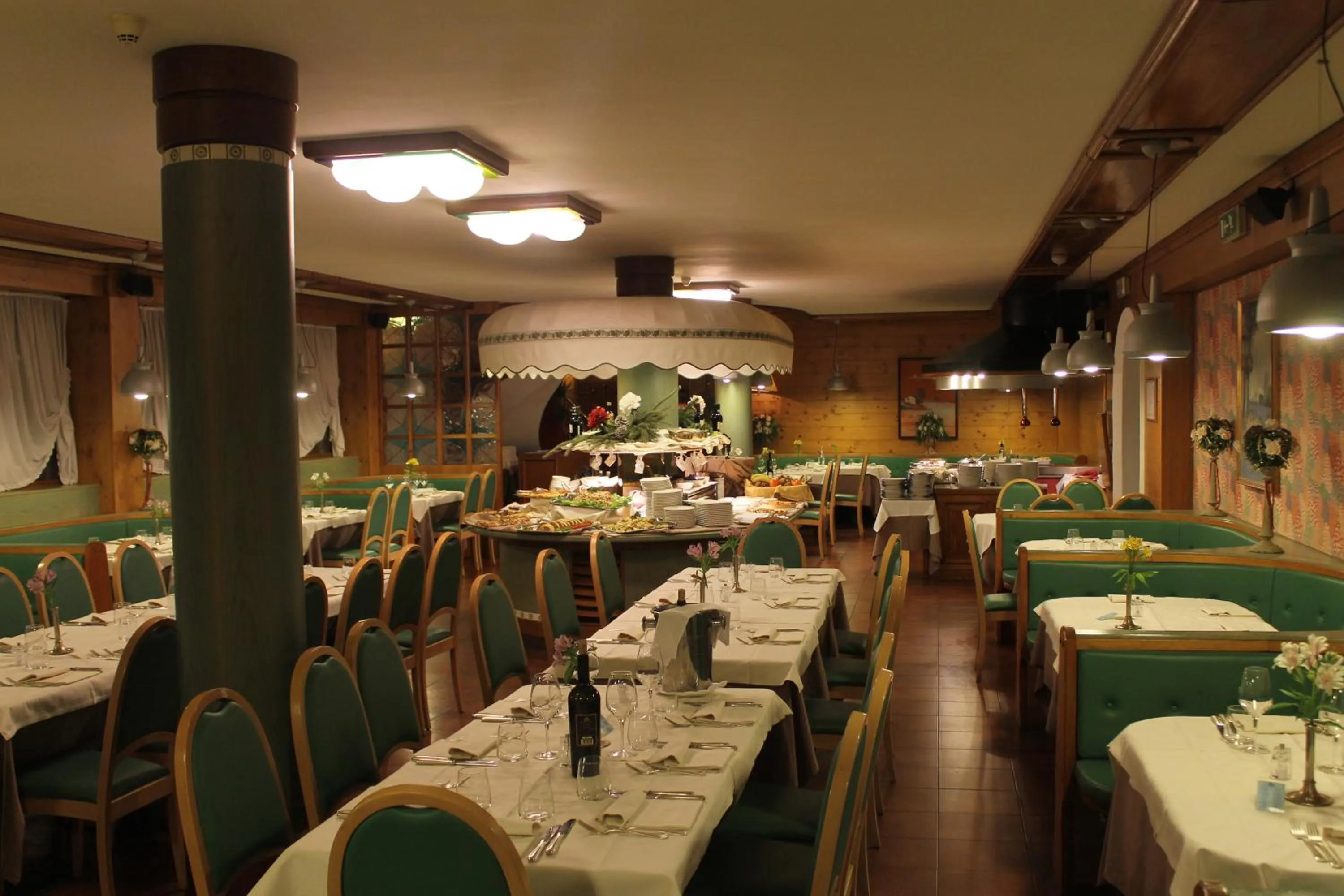 Restaurant/places to eat in Hotel Majoni