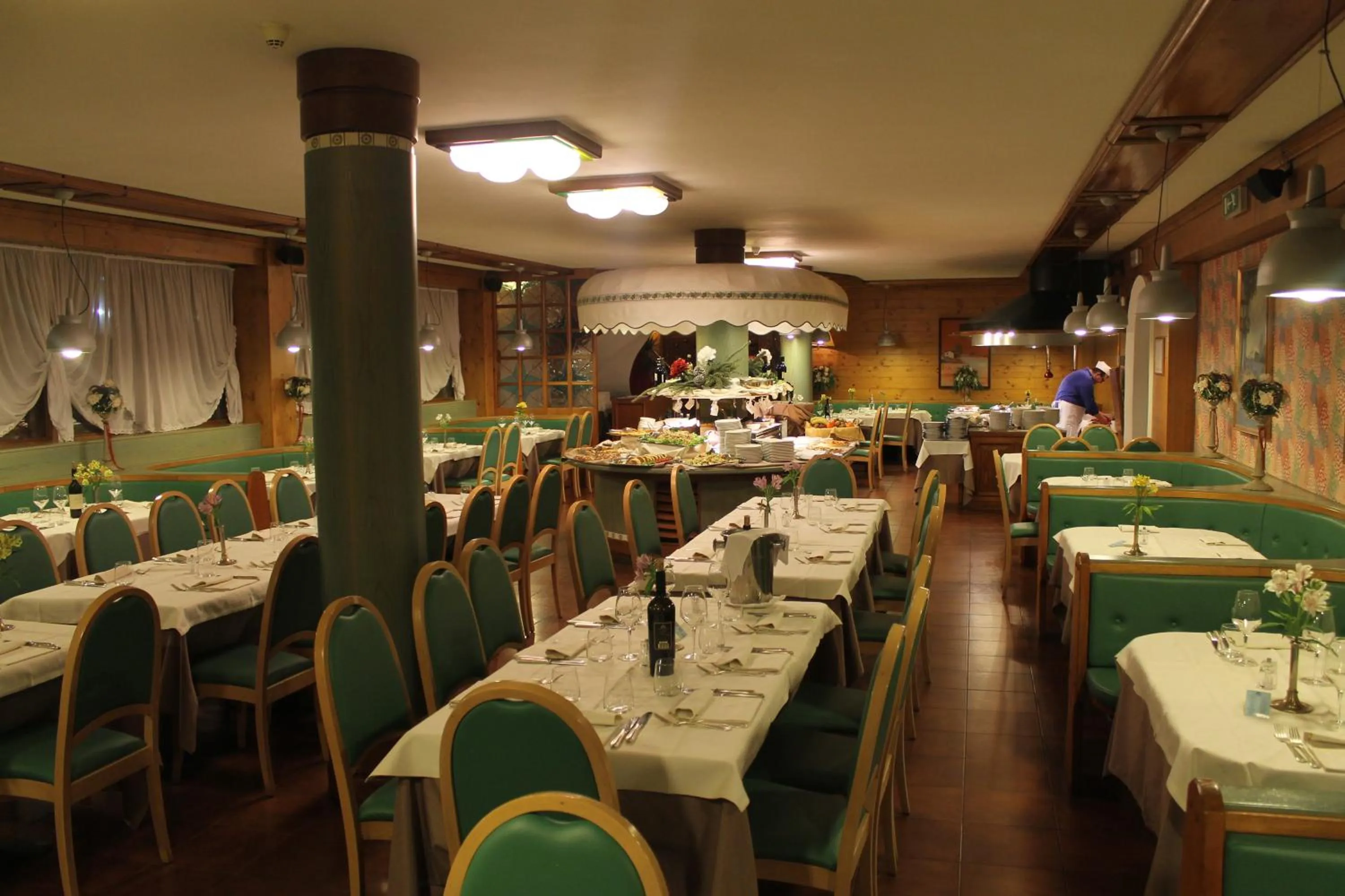 Restaurant/places to eat in Hotel Majoni