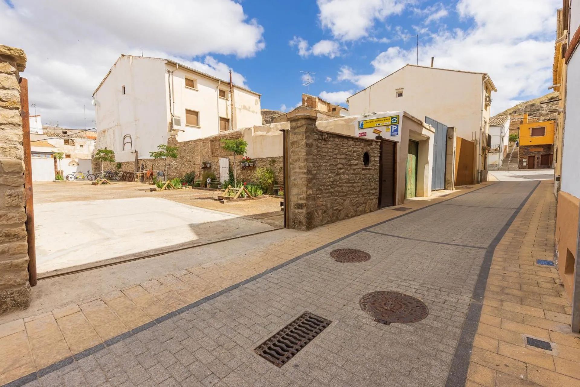 Parking in Casa Rural "La Bardena Blanca I "