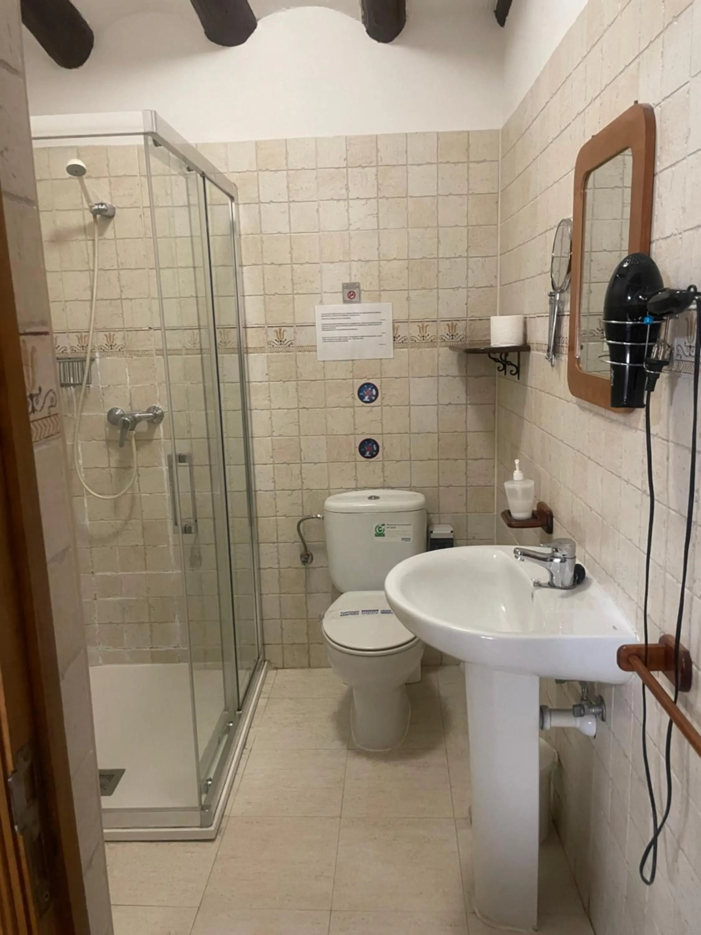 Bathroom in Casa Rural "La Bardena Blanca I "