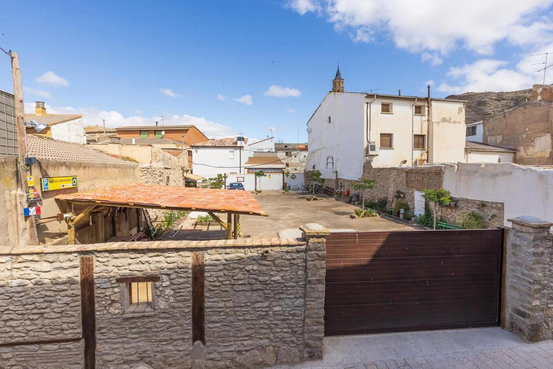 Parking in Casa Rural "La Bardena Blanca I "