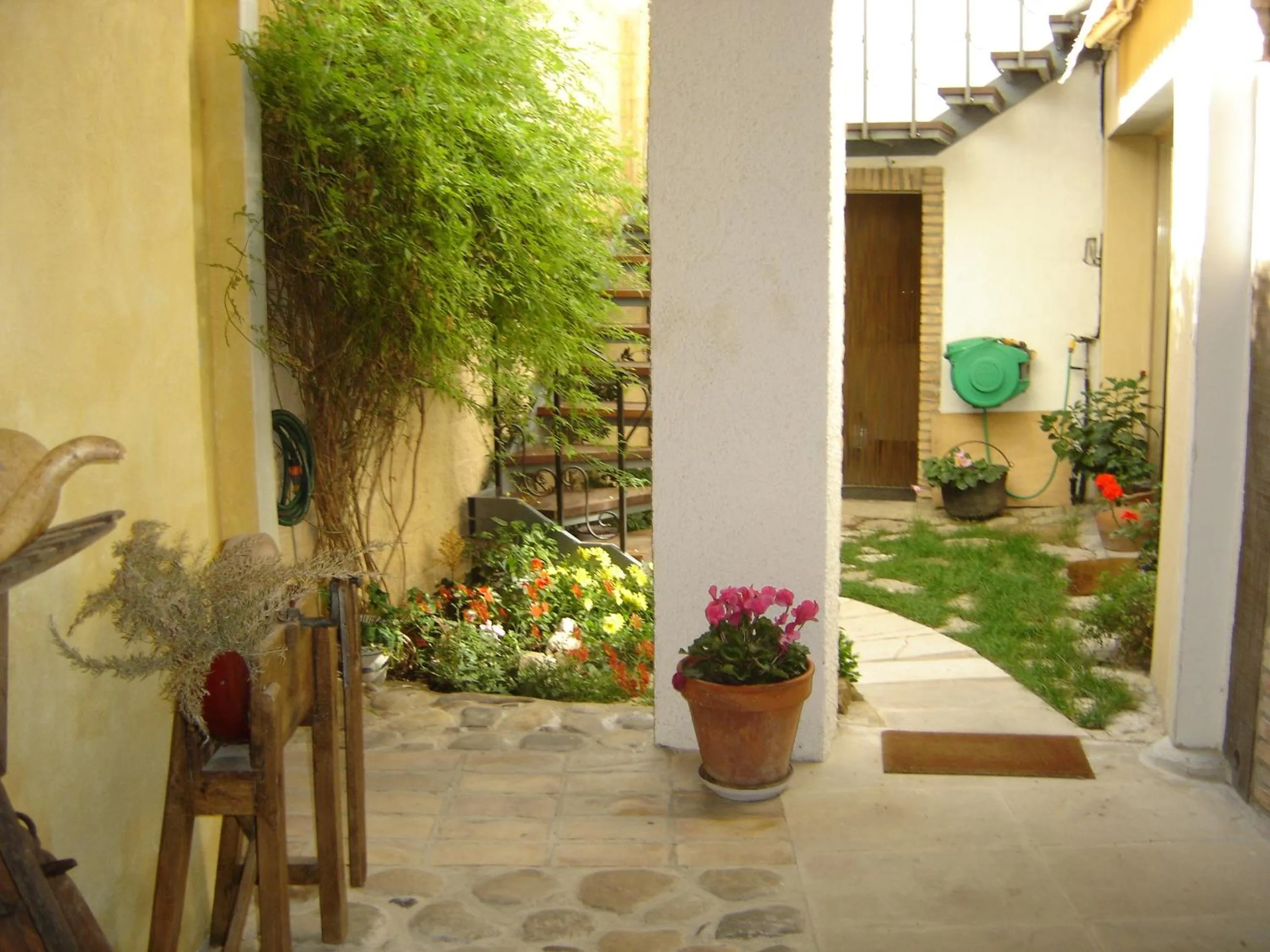 Photo of the whole room in Casa Rural "La Bardena Blanca I "