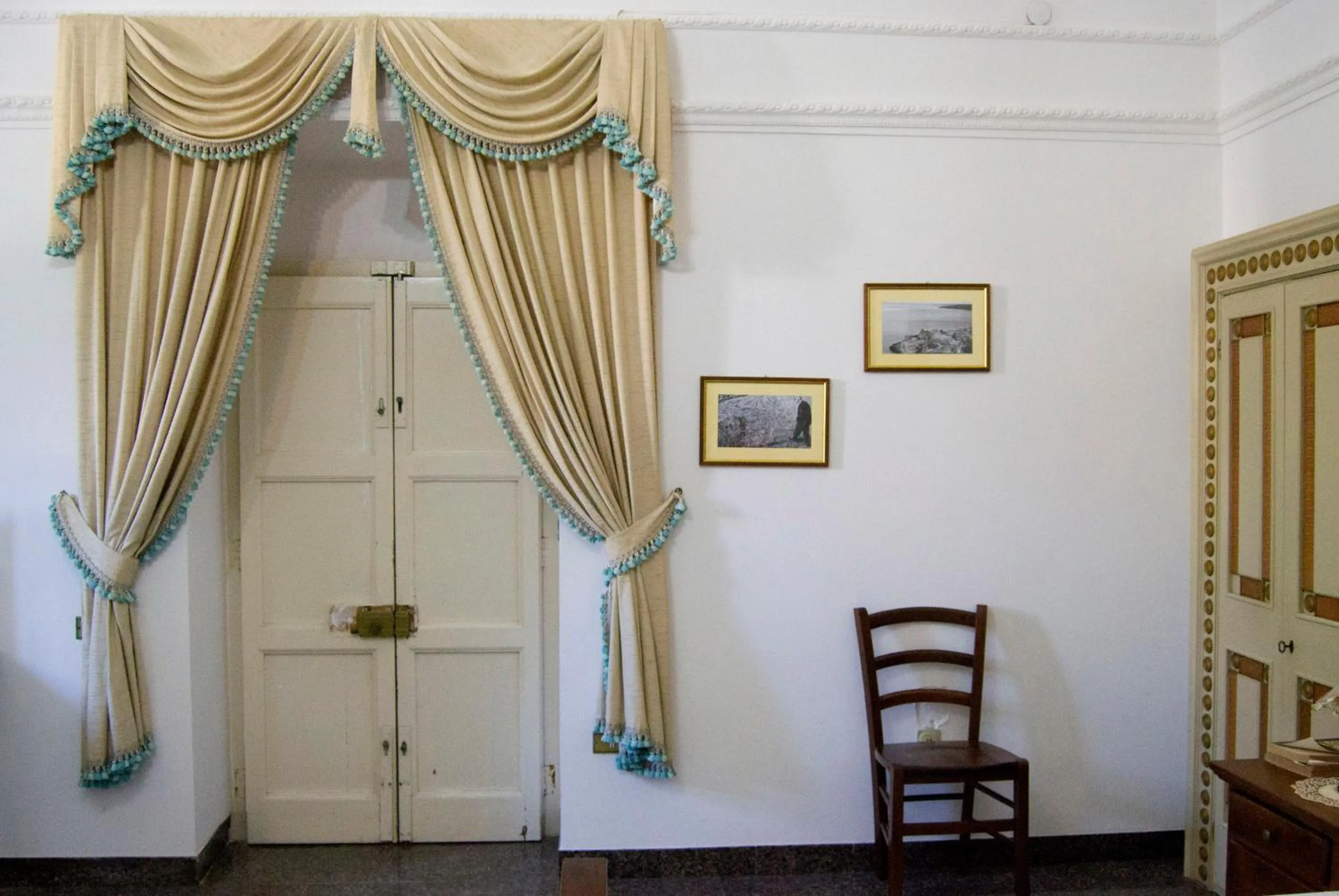 Decorative detail in 100 Craste