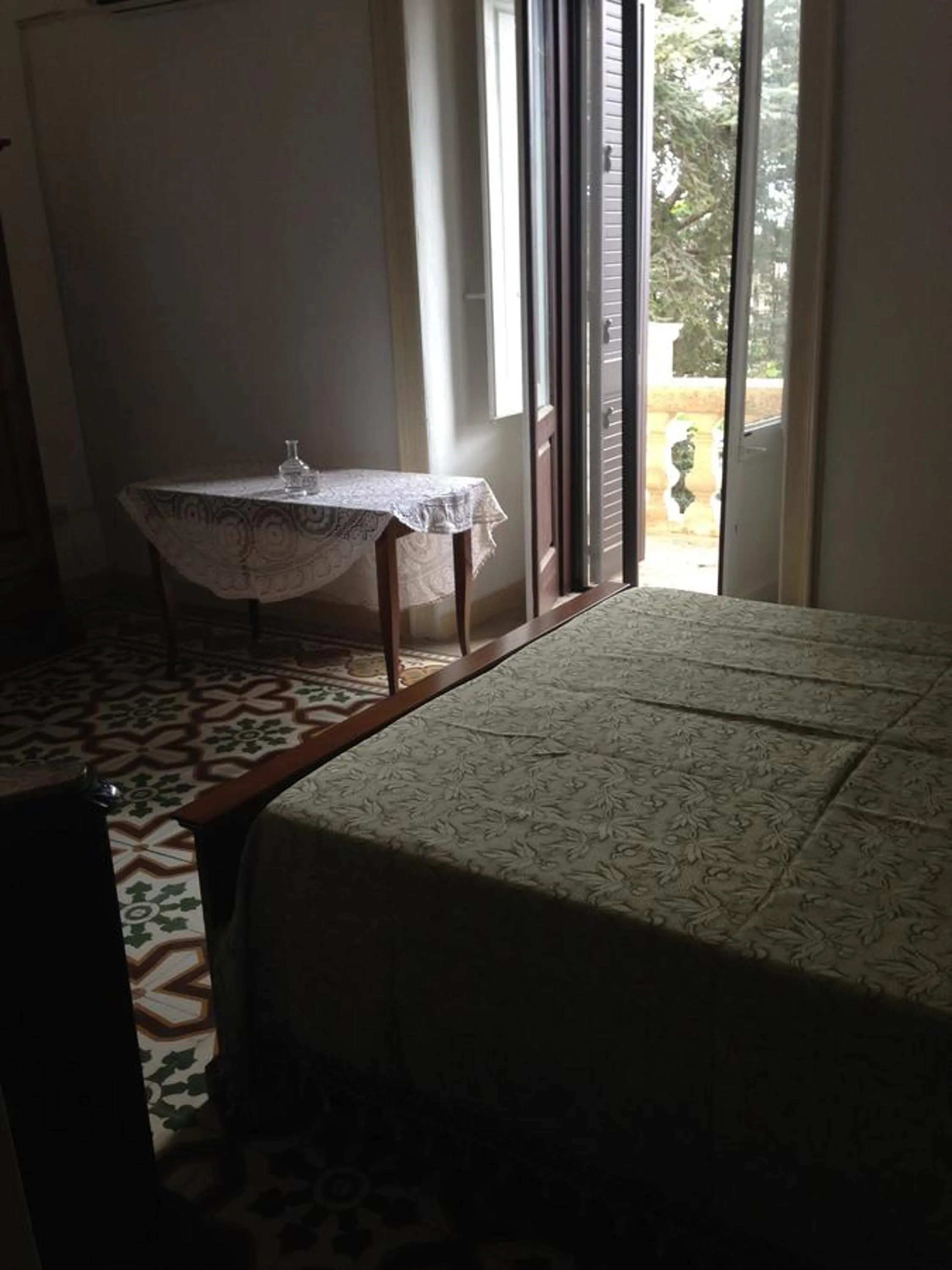 Decorative detail, Bed in 100 Craste