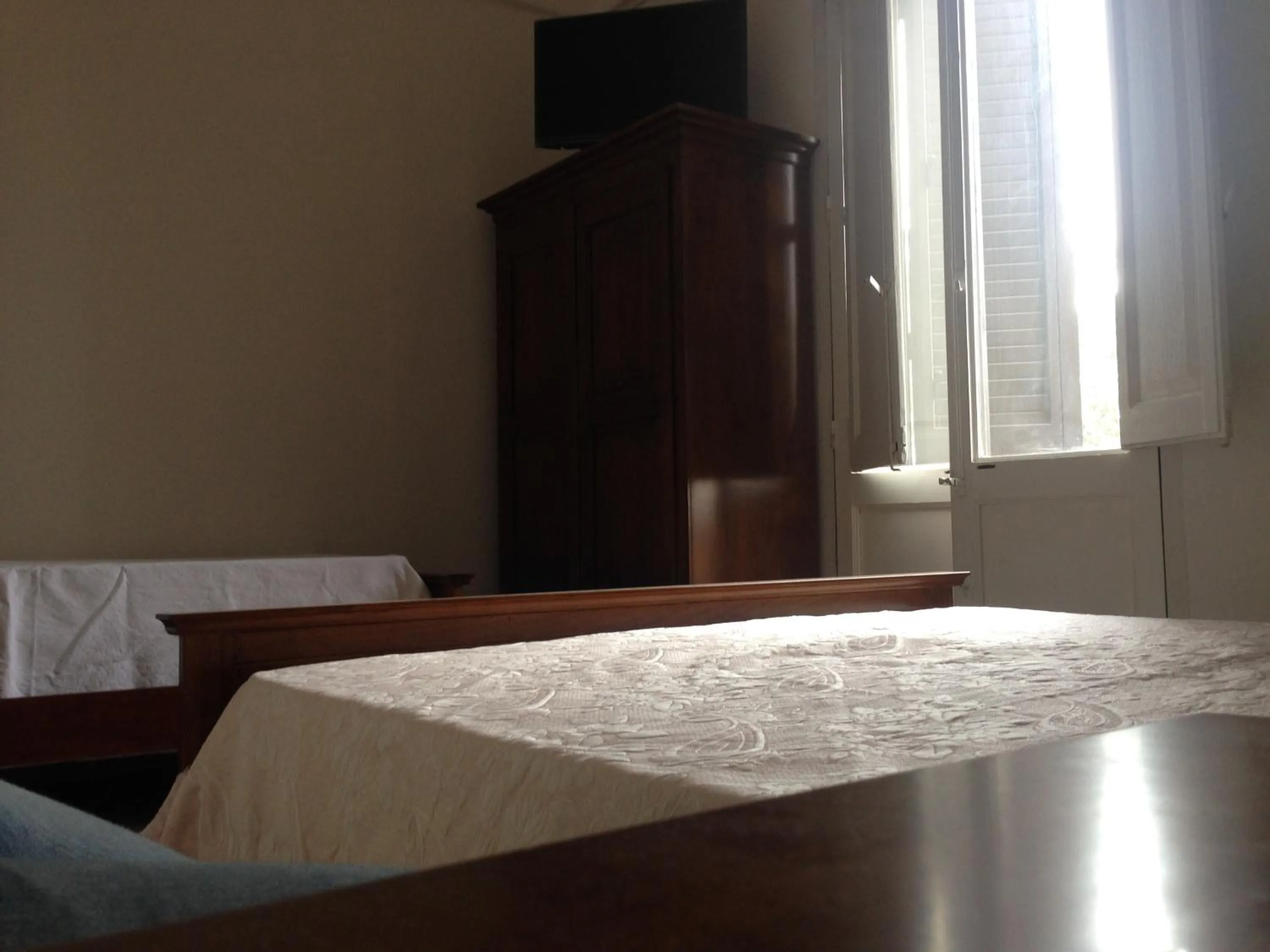 Decorative detail, Bed in 100 Craste