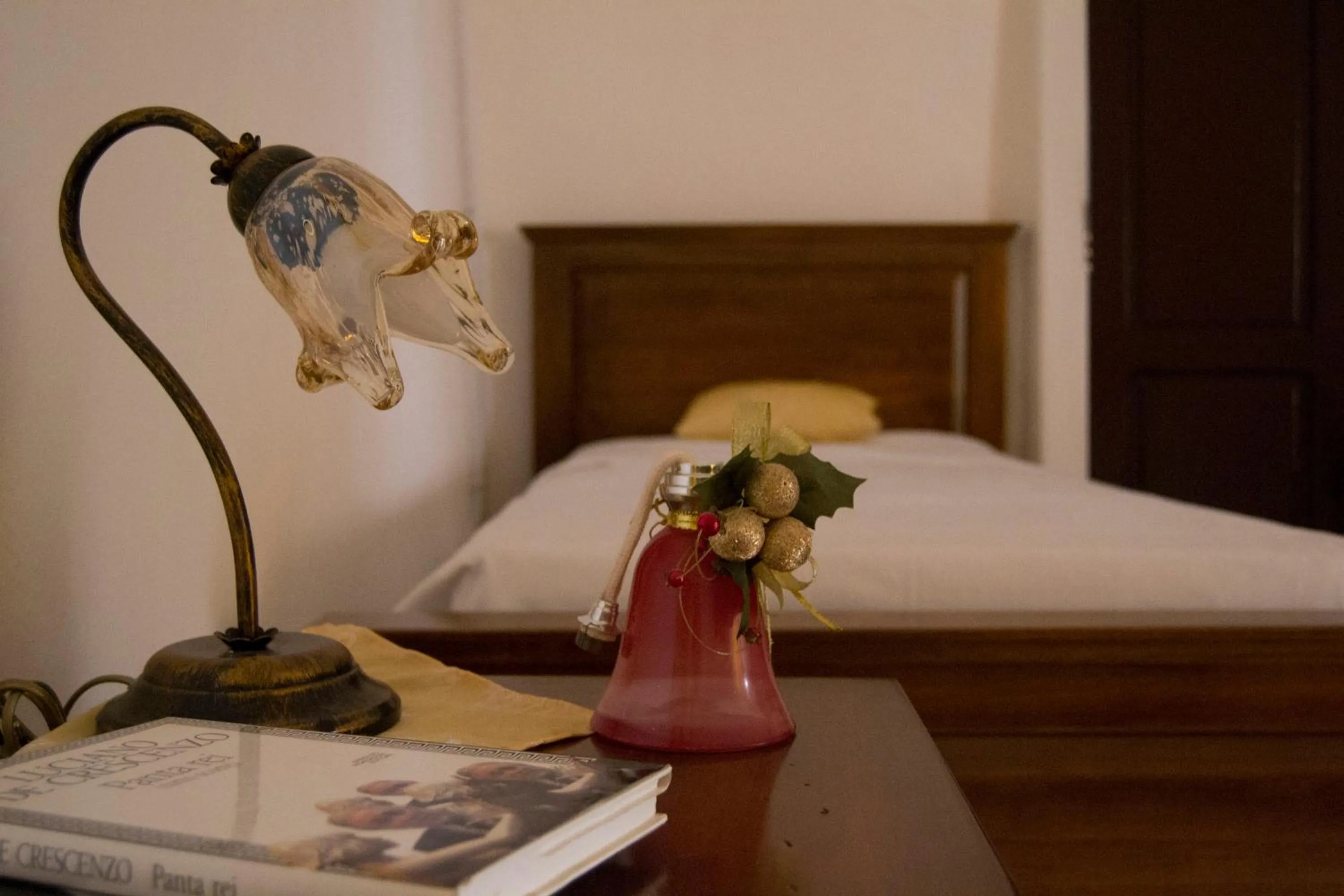 Decorative detail, Bed in 100 Craste