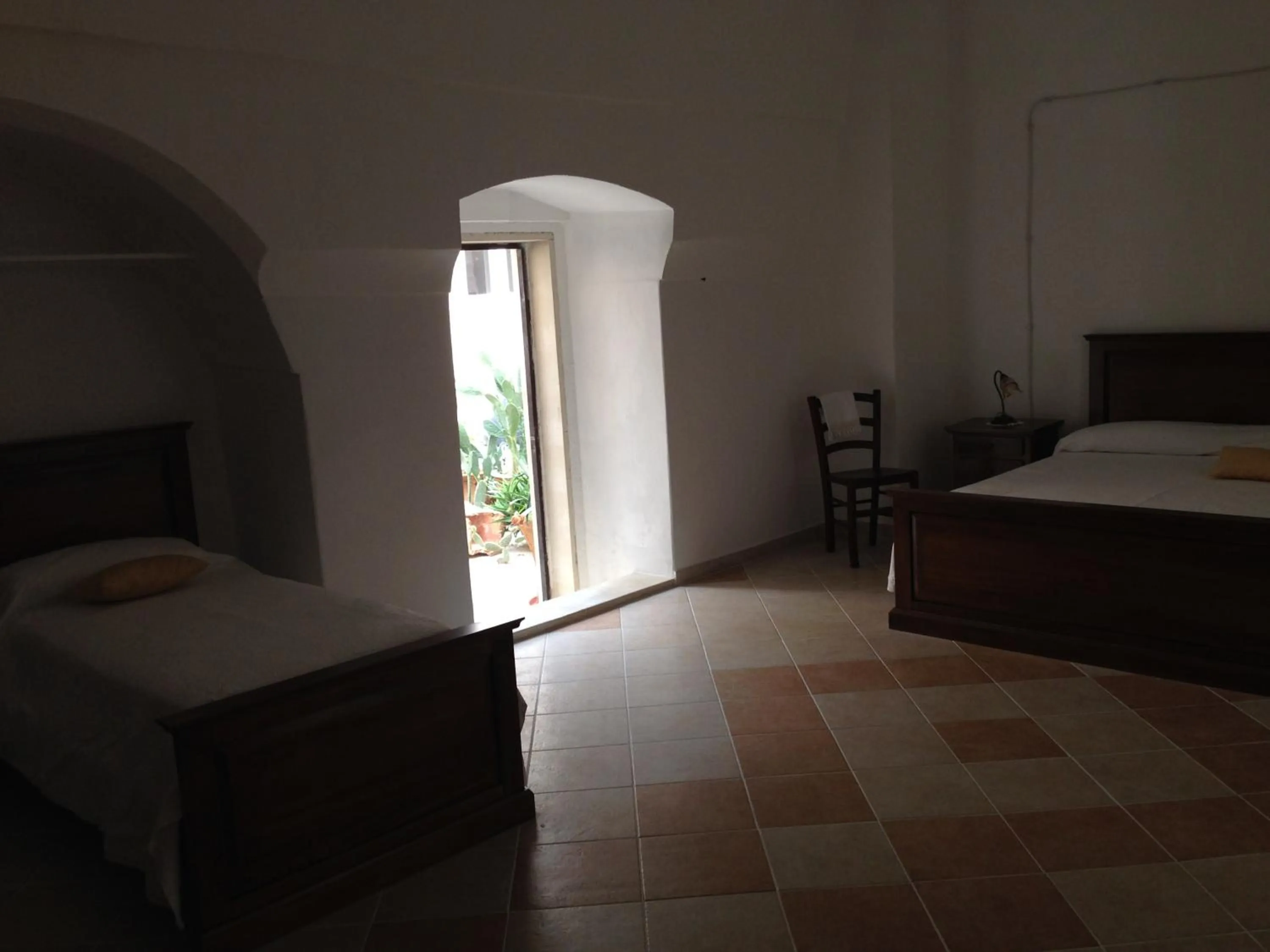 Photo of the whole room, Bed in 100 Craste