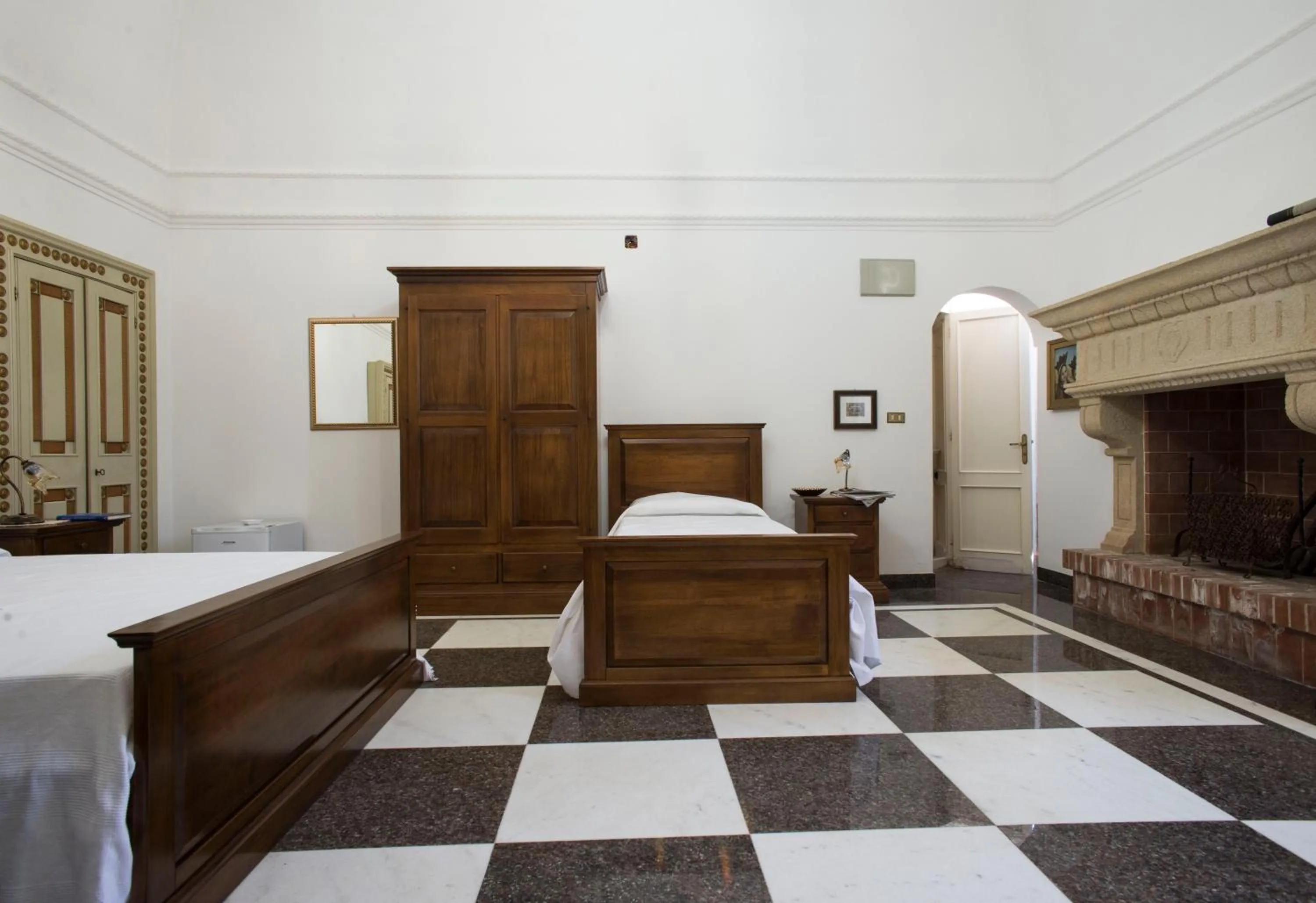 Photo of the whole room, Bed in 100 Craste