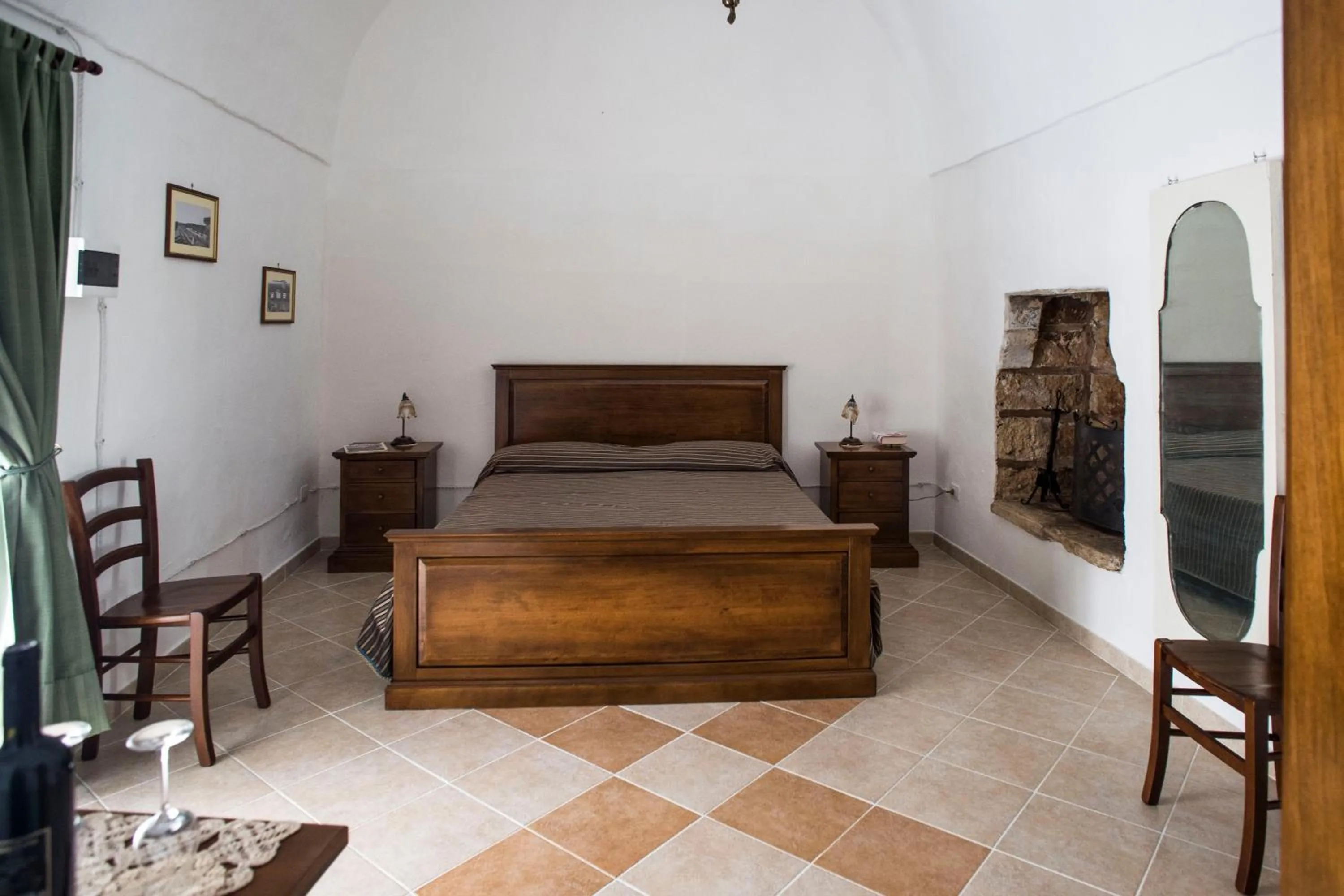 Photo of the whole room in 100 Craste