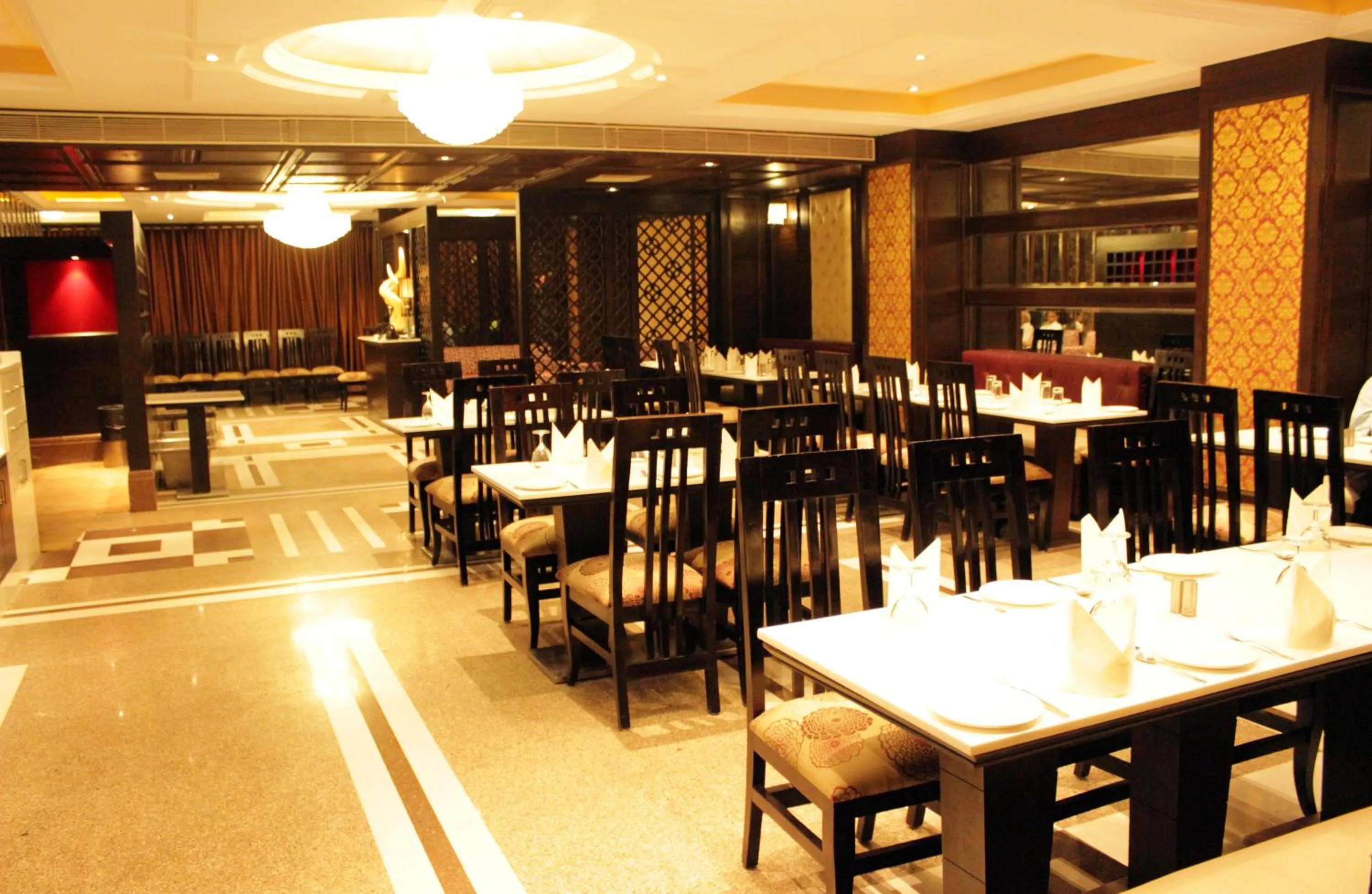 Restaurant/places to eat in Hotel La Abode