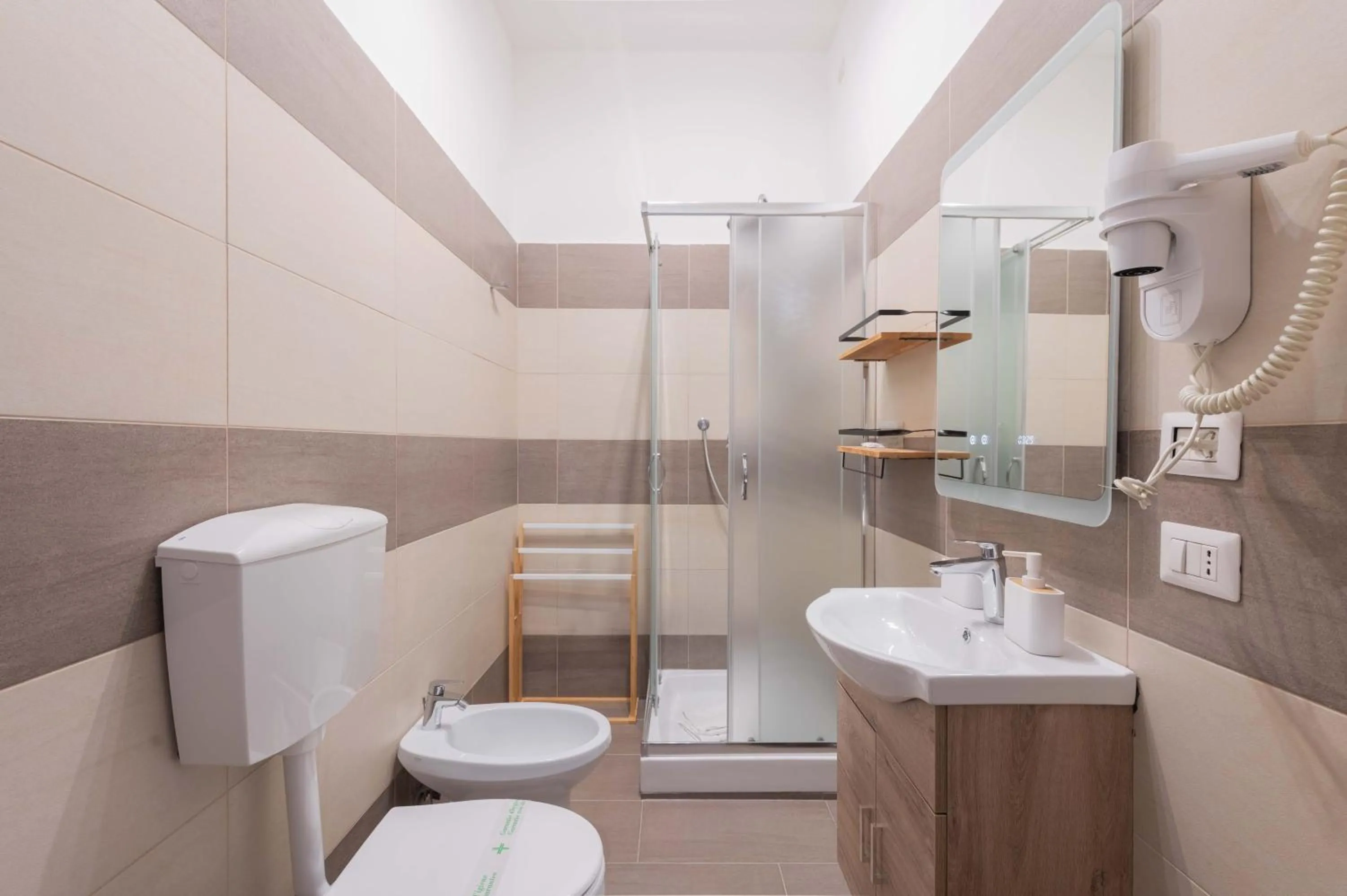 Shower in Rione Monti Suites