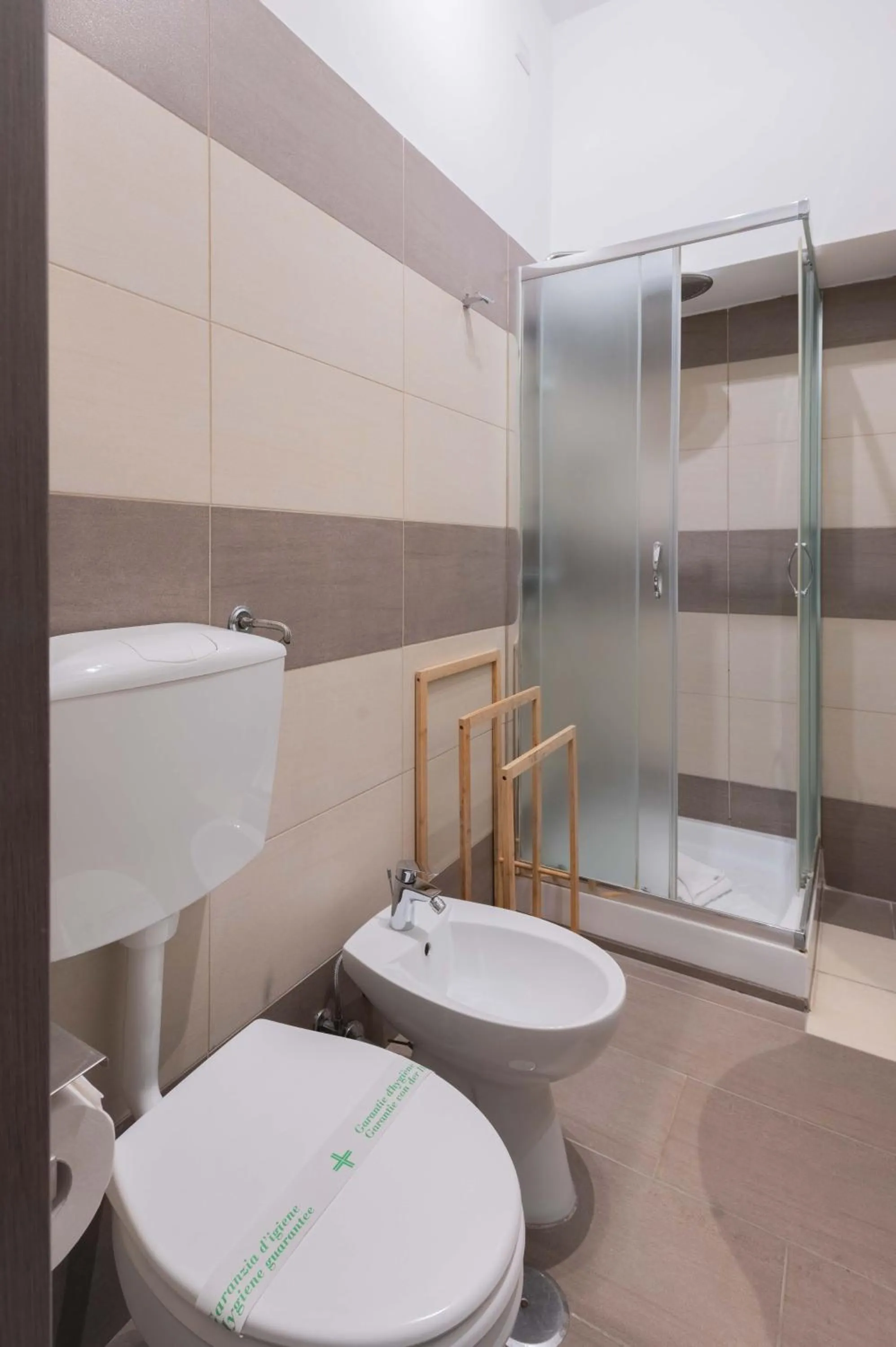 Shower in Rione Monti Suites