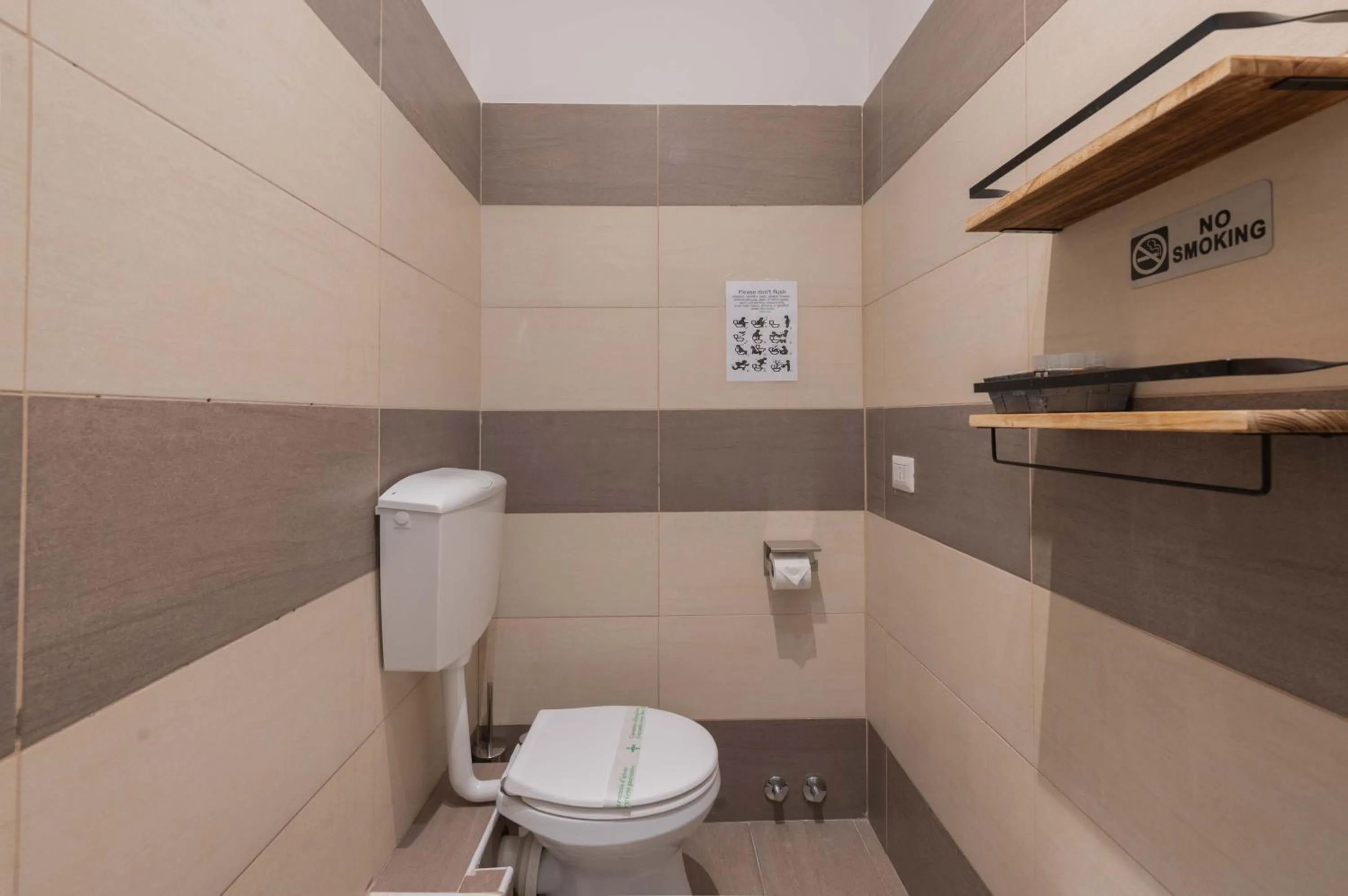 Shower in Rione Monti Suites