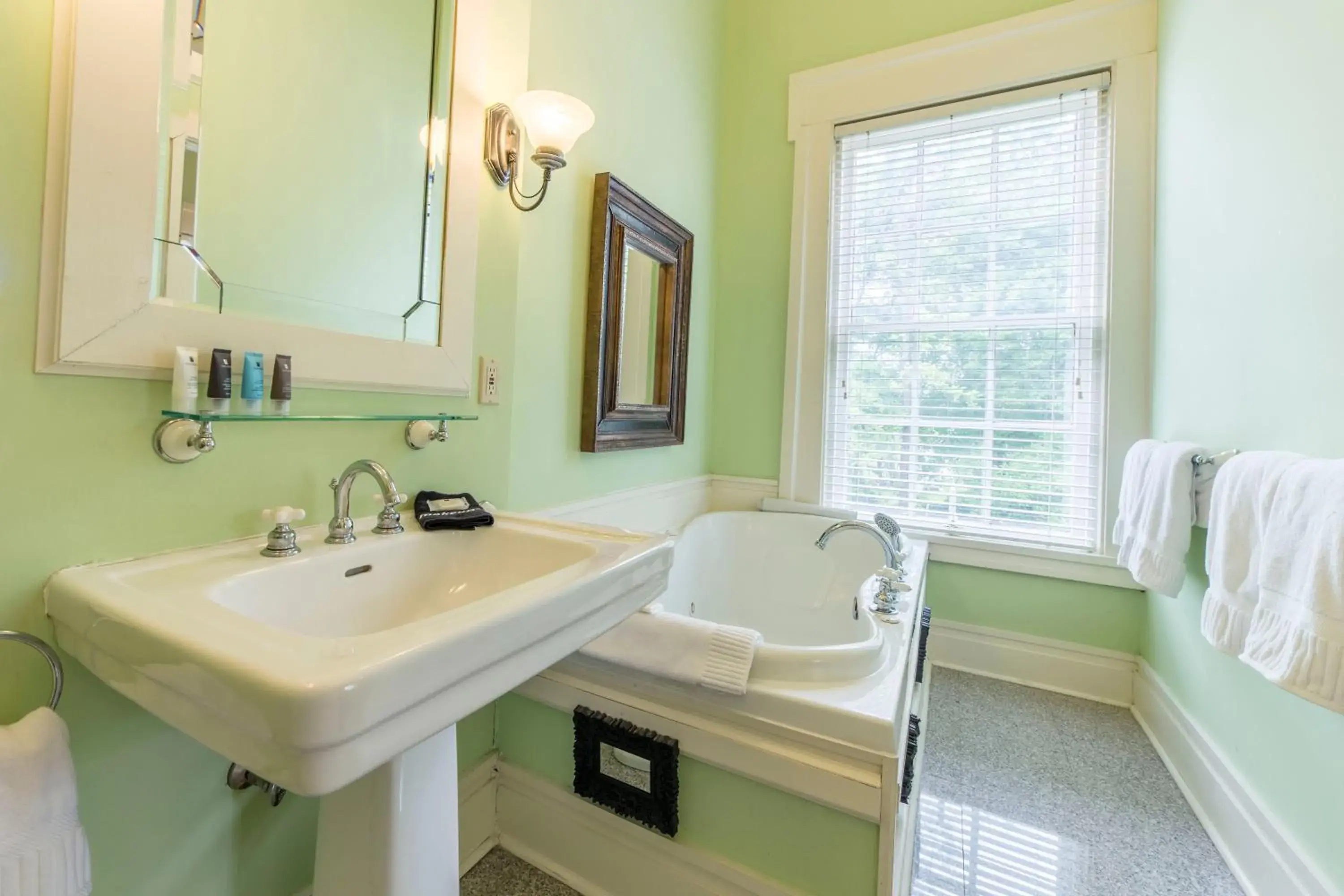 Deluxe King Suite in Bourbon Manor Bed & Breakfast Inn Deluxe King Suite in Bourbon Manor Bed & Breakfast Inn