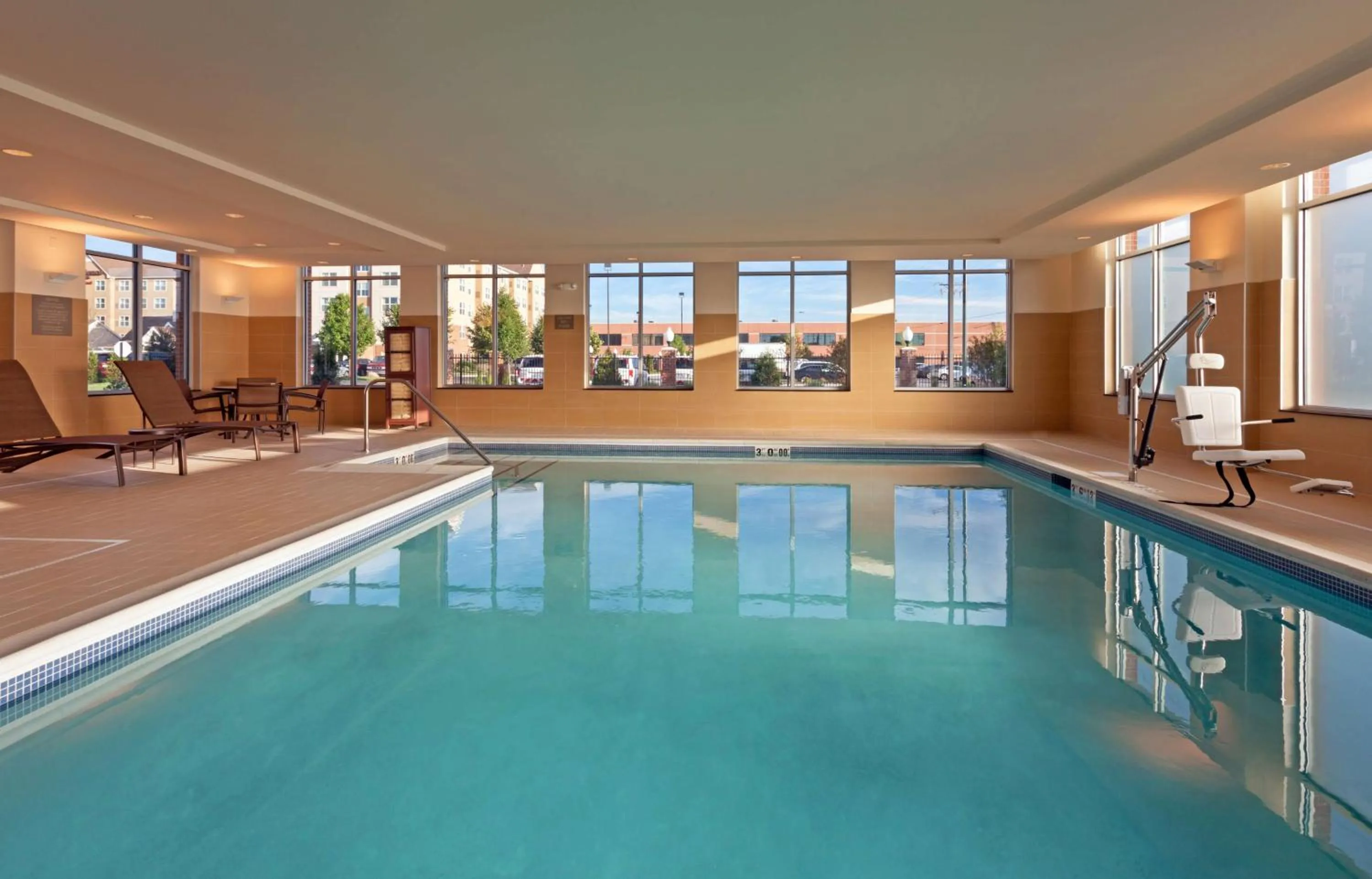 Swimming pool in Hyatt Place Chicago Midway Airport